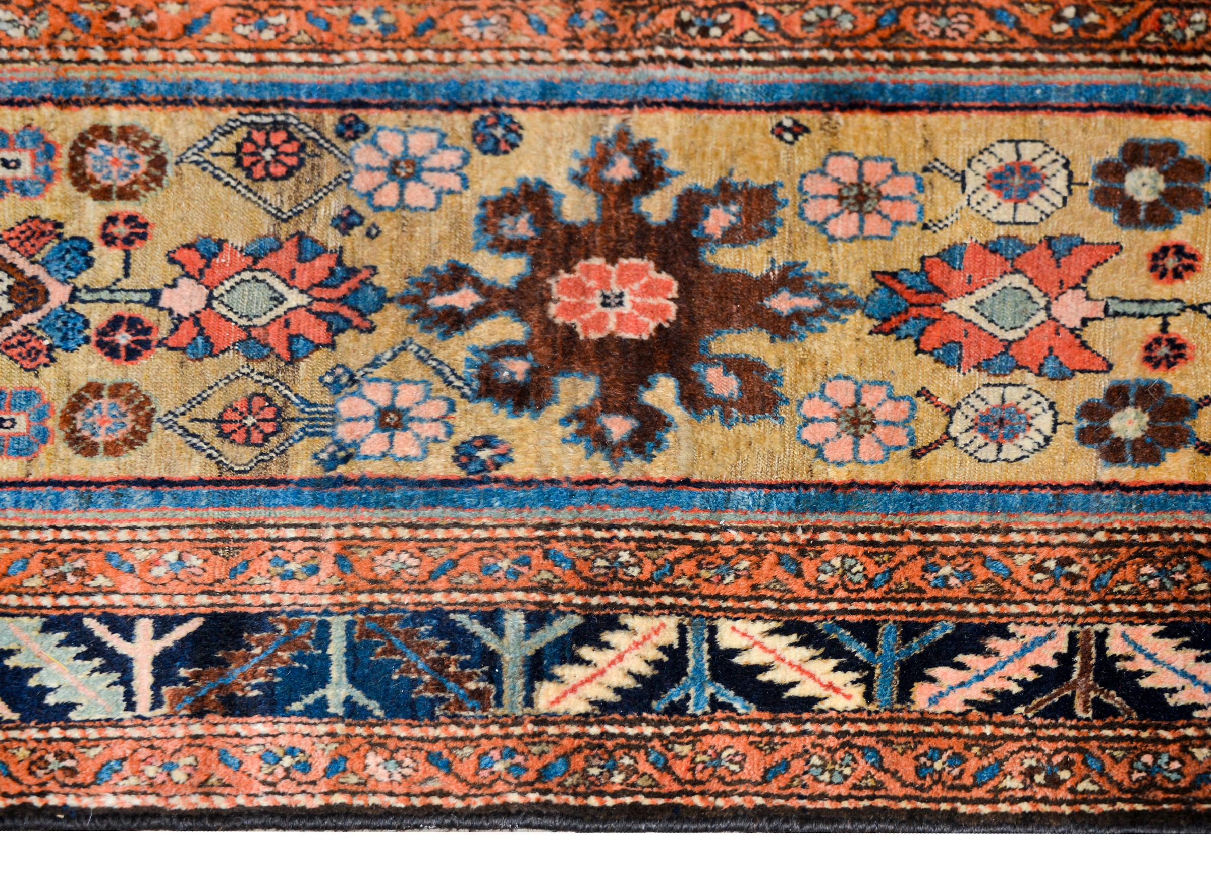 Early 20th Century Persian Malayer Rug In Good Condition For Sale In Chicago, IL