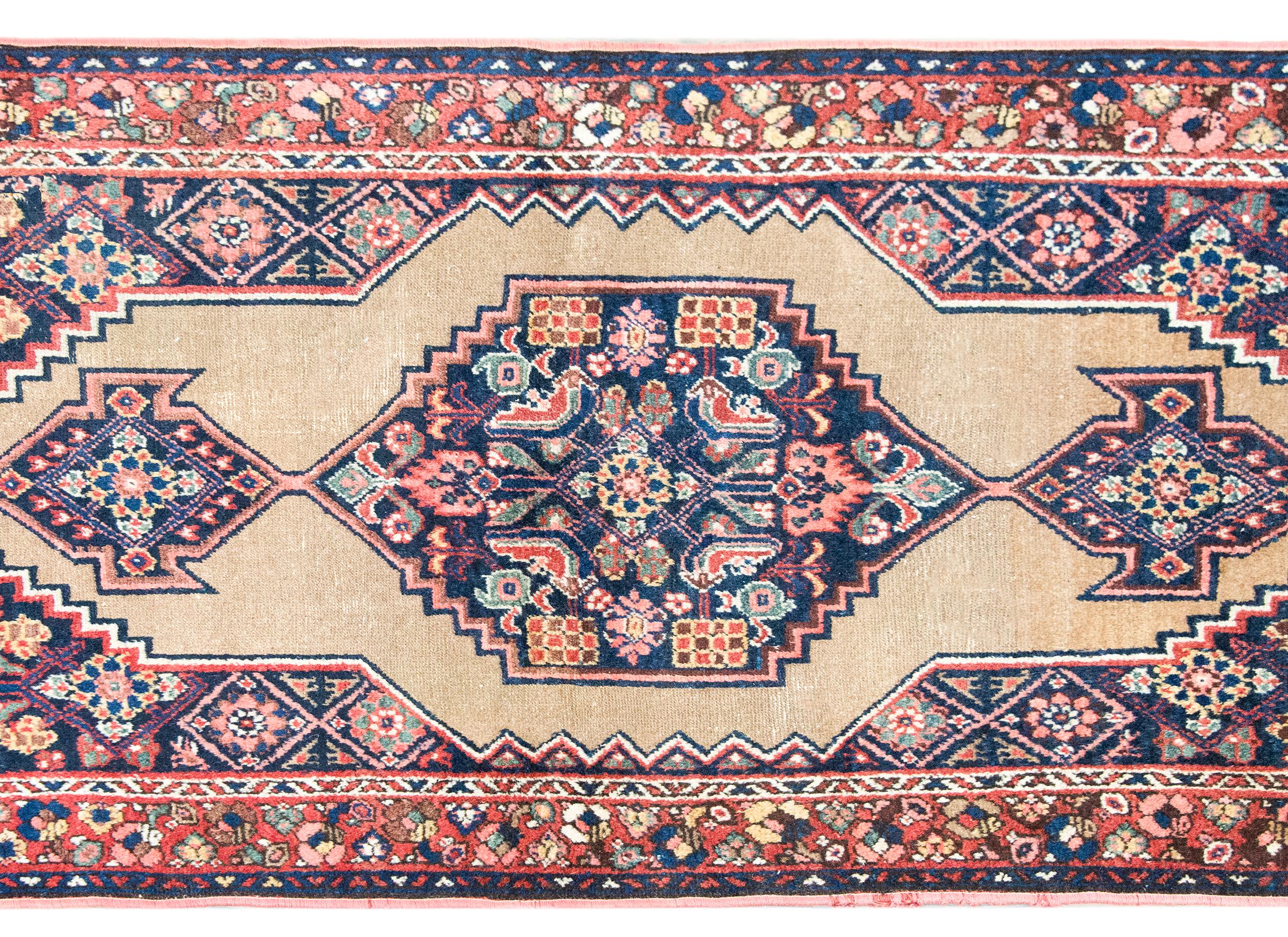 Early 20th Century Persian Malayer Rug In Good Condition For Sale In Chicago, IL