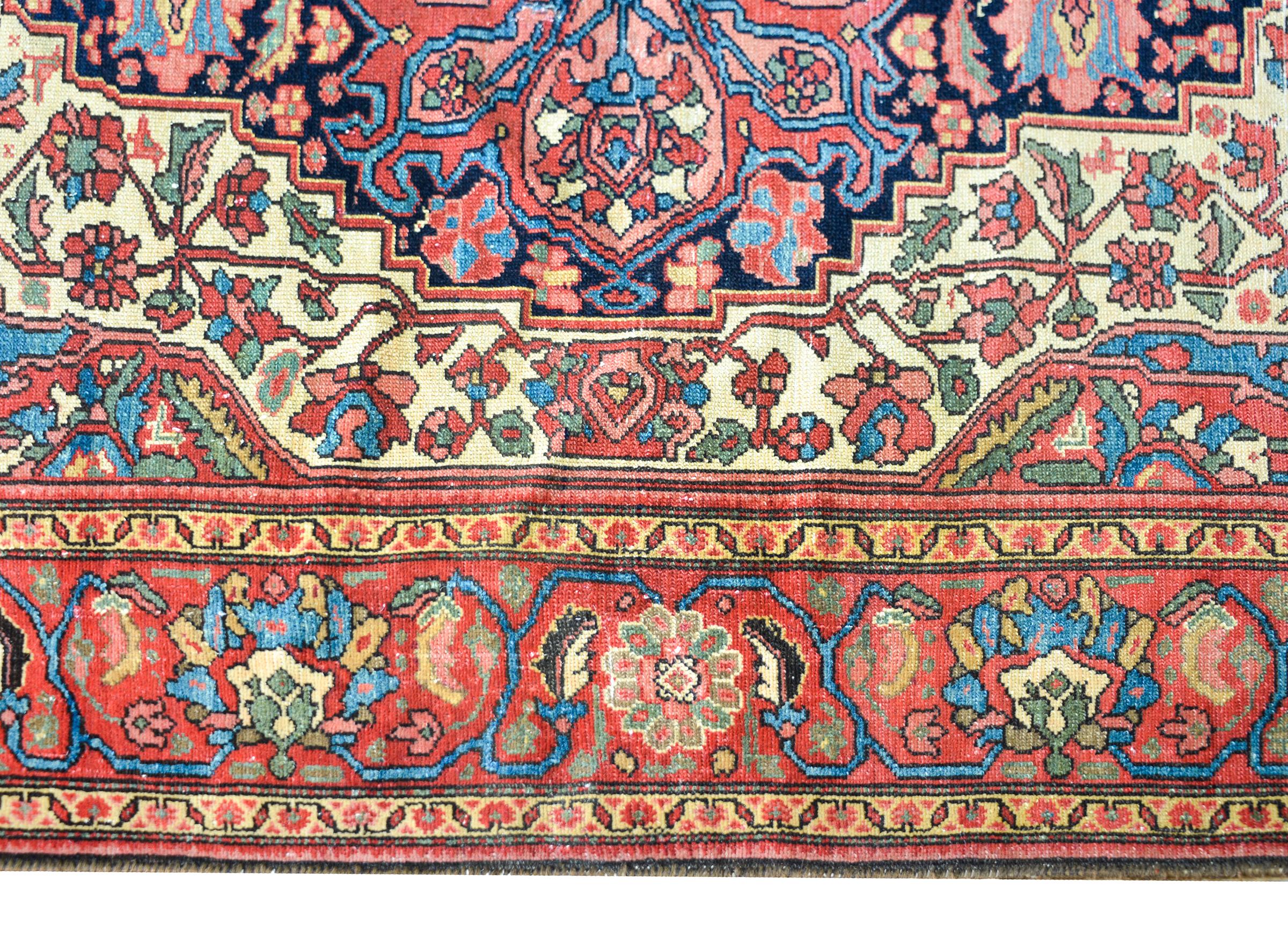 Persischer Malayer-Teppich des frühen 20. Jahrhunderts (Wolle) im Angebot