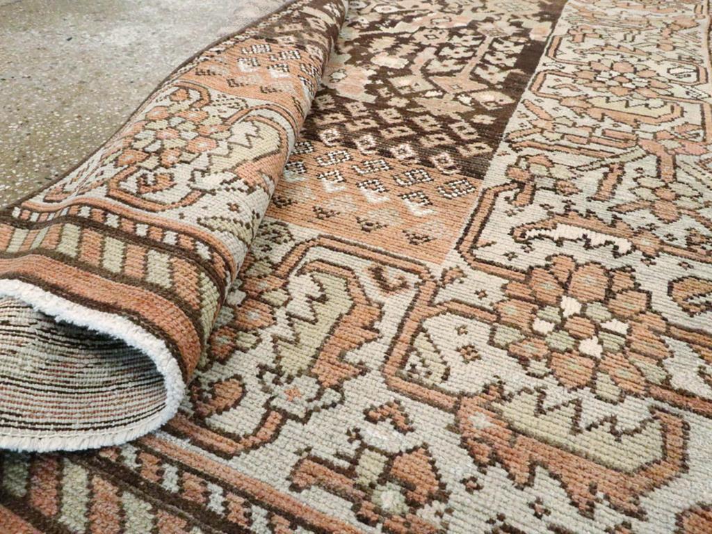 Persischer Malayer-Akzentteppich aus dem frühen 20. (Wolle) im Angebot
