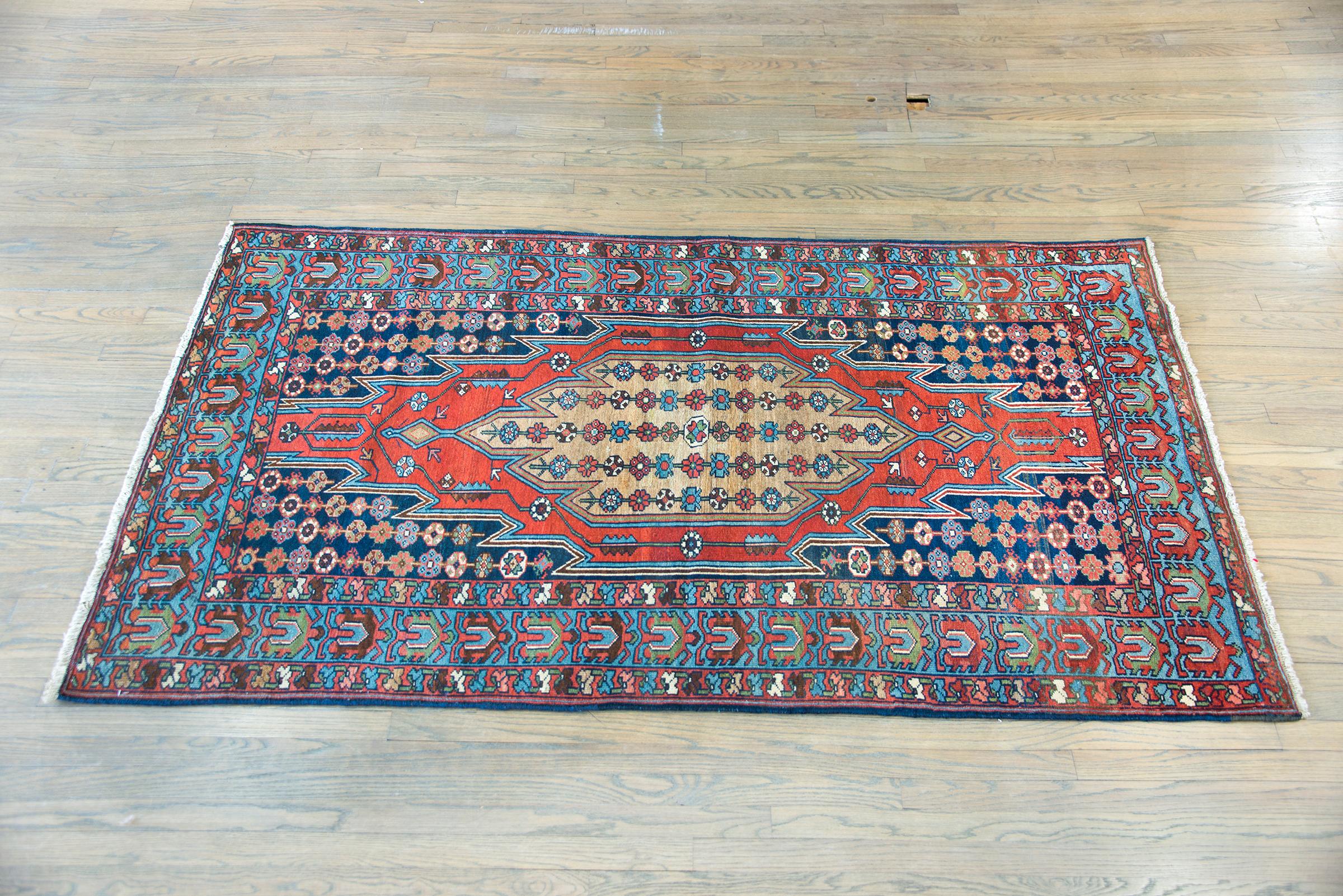 Early 20th Century Persian Mazleghan Rug For Sale 7
