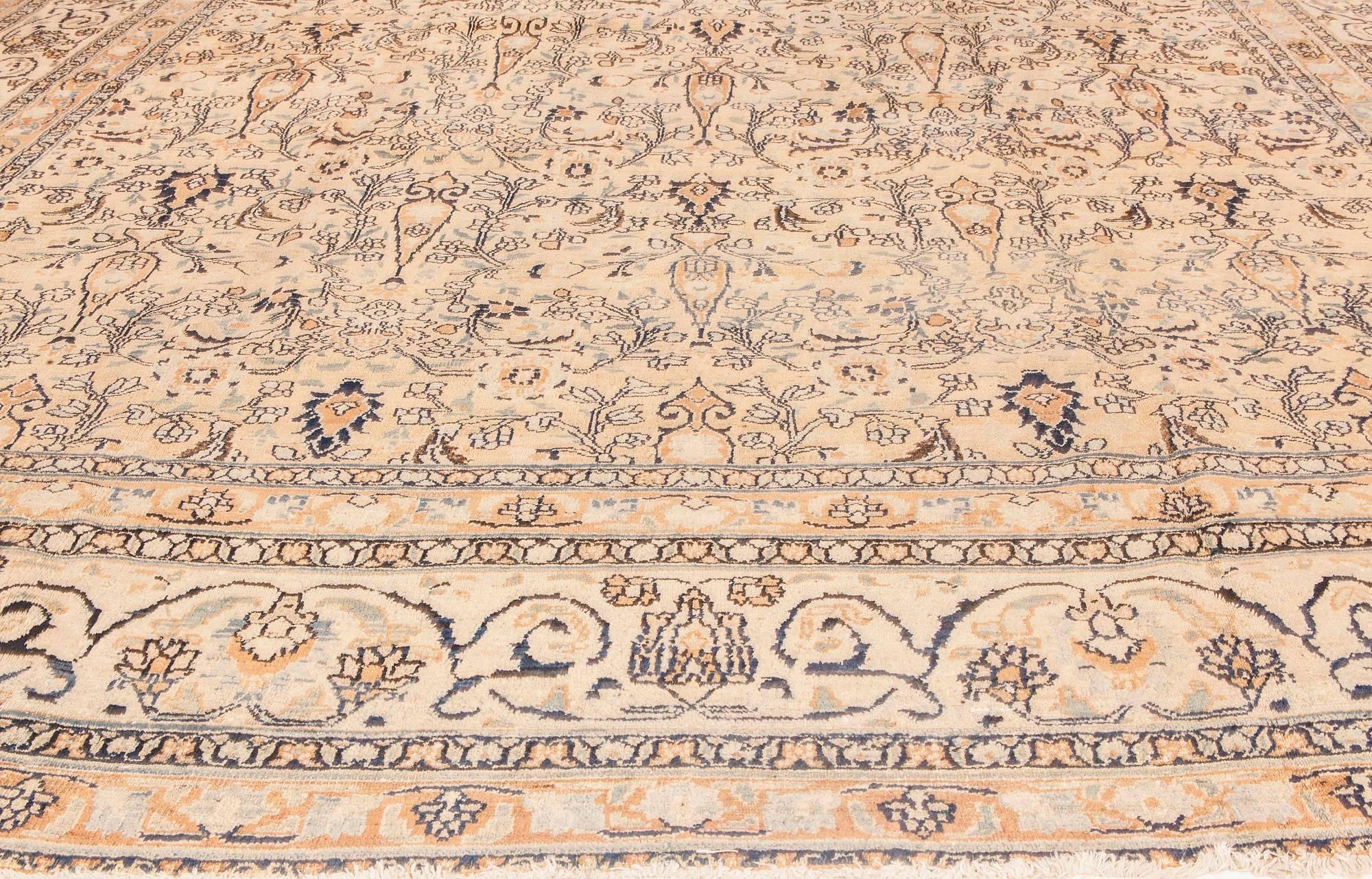 Early 20th Century Persian Meshad Handmade Wool Rug In Good Condition For Sale In New York, NY