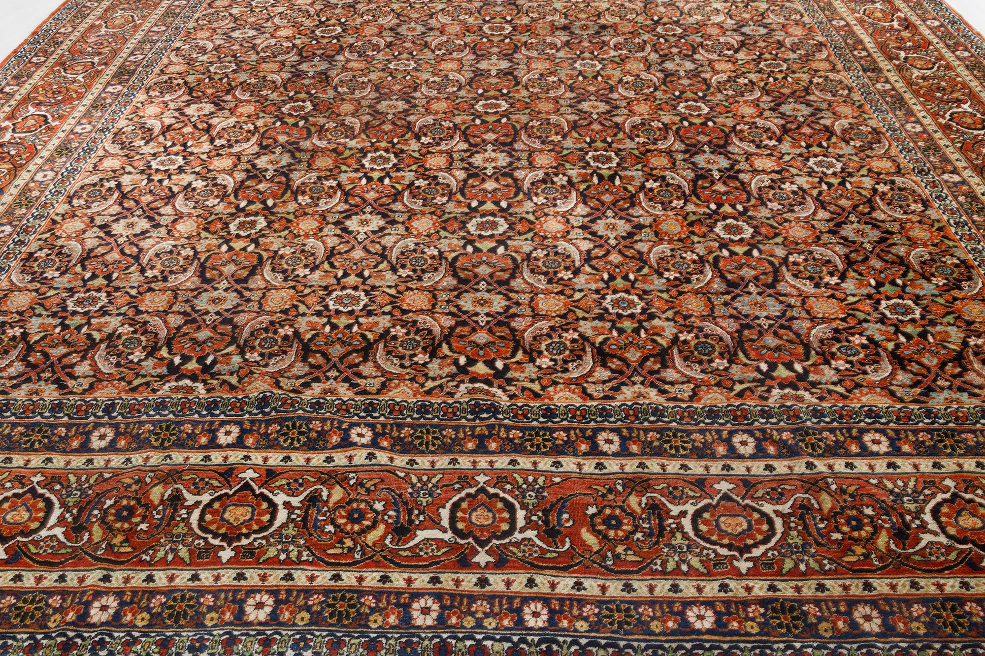 Early 20th Century Persian Meshad Rug In Good Condition For Sale In New York, NY