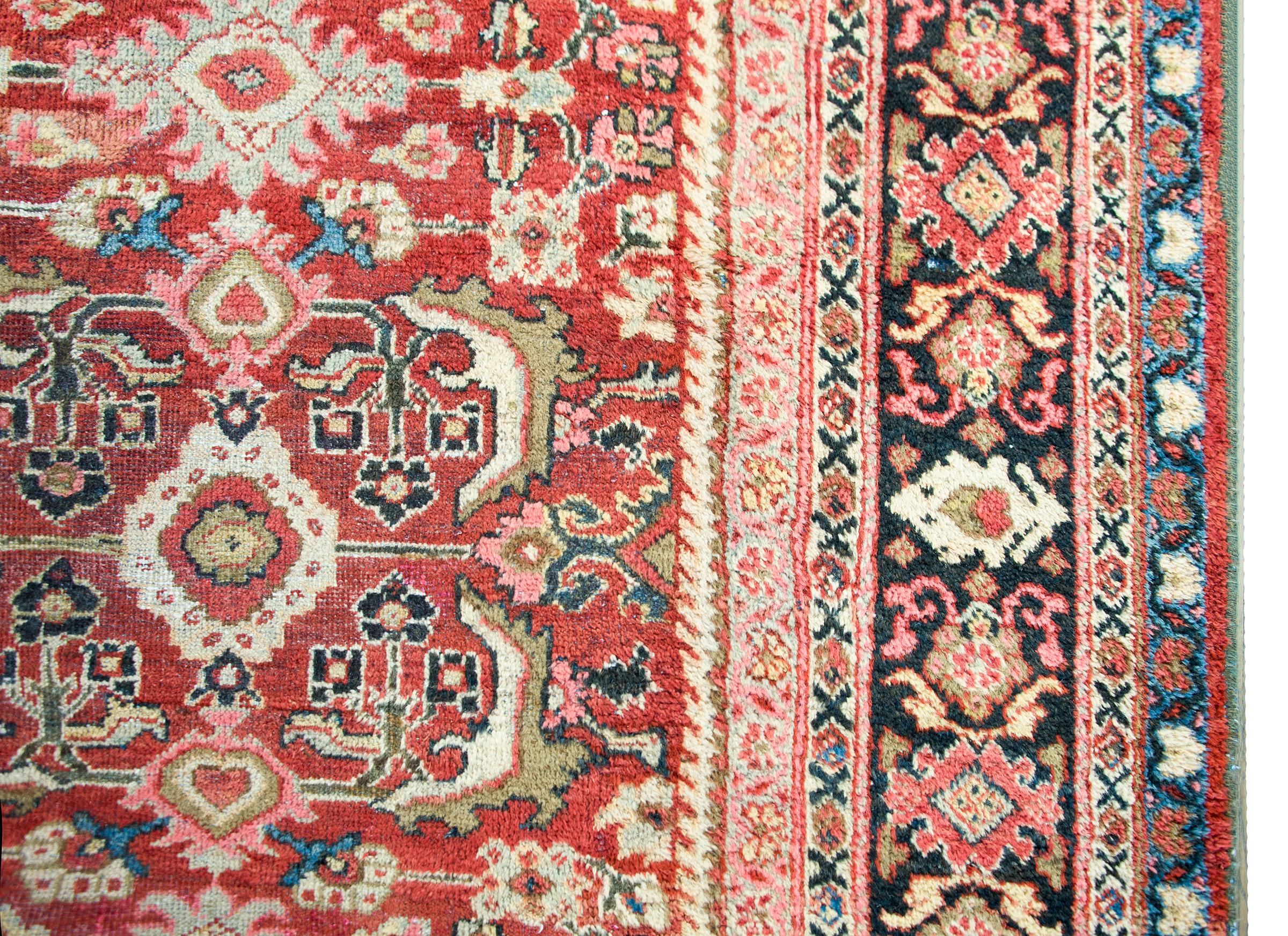 Early 20th Century Persian Meshkabad Rug In Good Condition For Sale In Chicago, IL