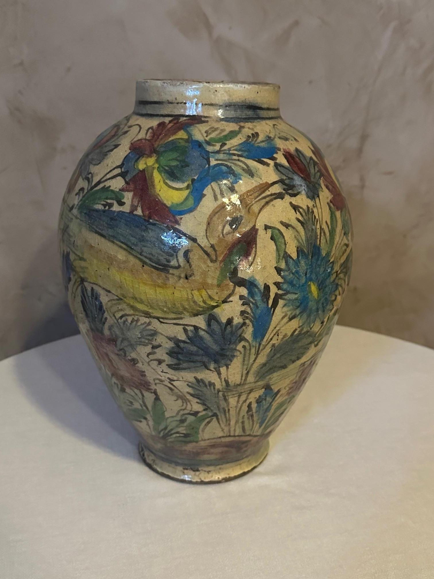 Polychromé Vase en poterie persane de la Dynasty Qajar, début du 20e siècle, années 1900 en vente