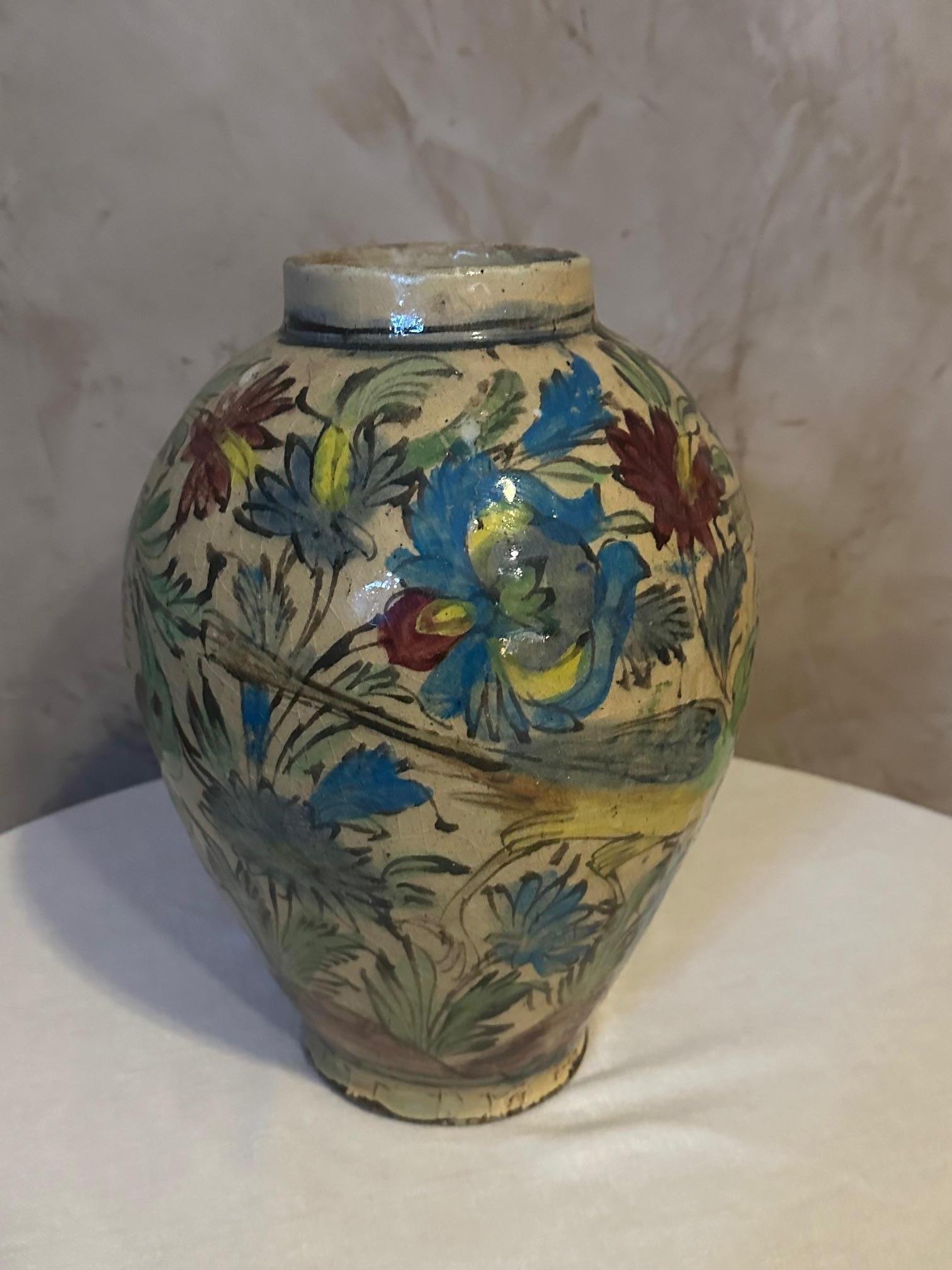 Début du 20ème siècle Vase en poterie persane de la Dynasty Qajar, début du 20e siècle, années 1900 en vente