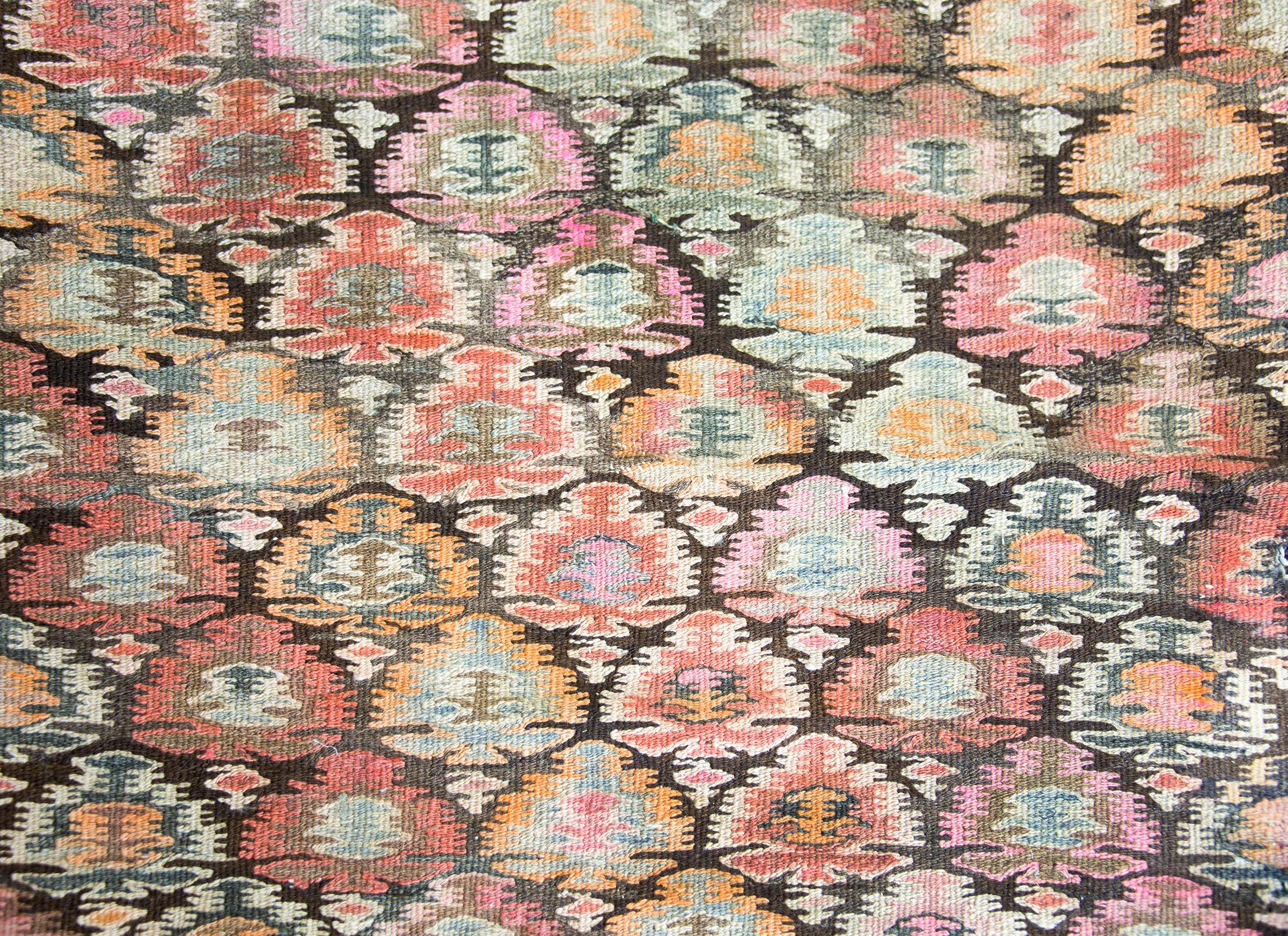 Rug & Kilim persan Qazvin du début du 20e siècle en vente 5