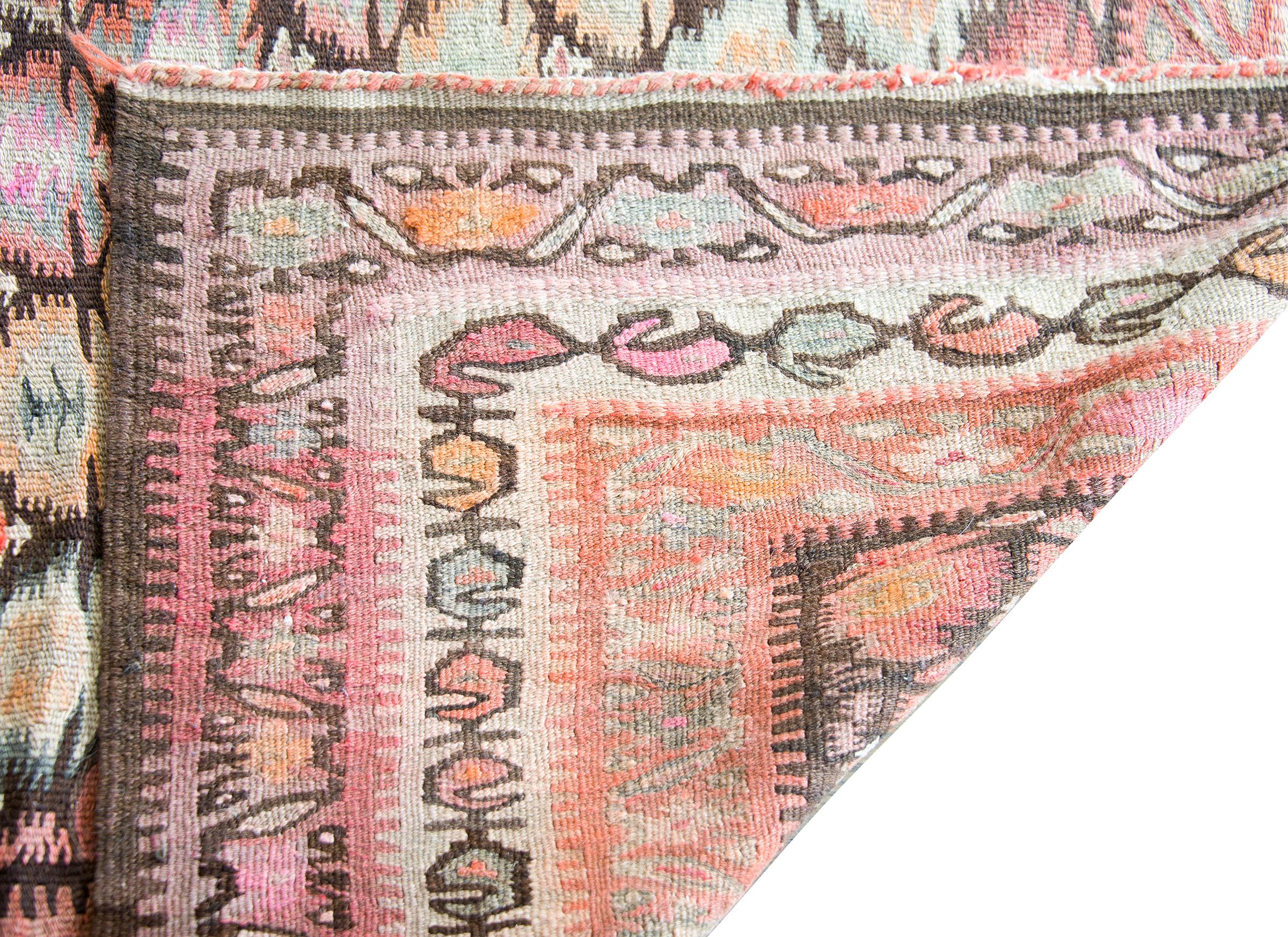 Rug & Kilim persan Qazvin du début du 20e siècle en vente 8