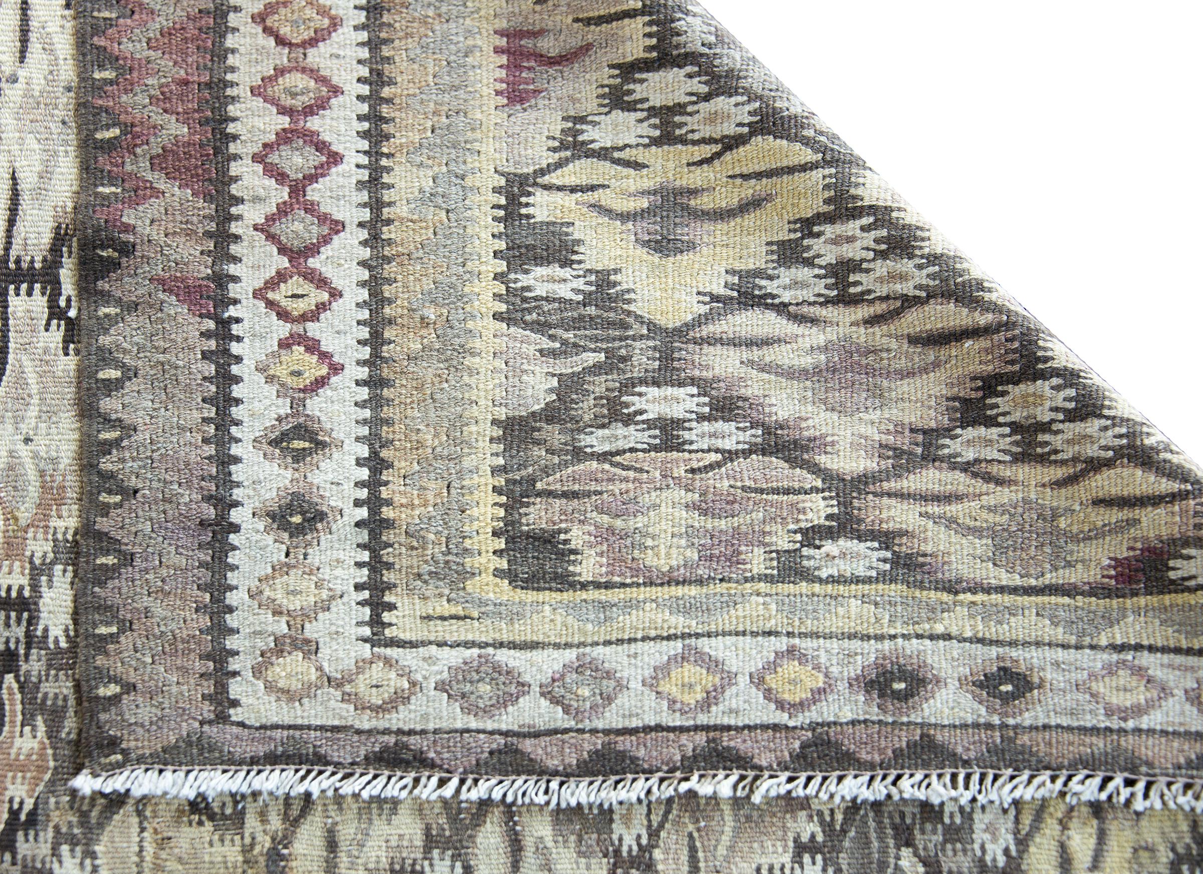 Early 20th Century Persian Qazvin Kilim Rug For Sale 10