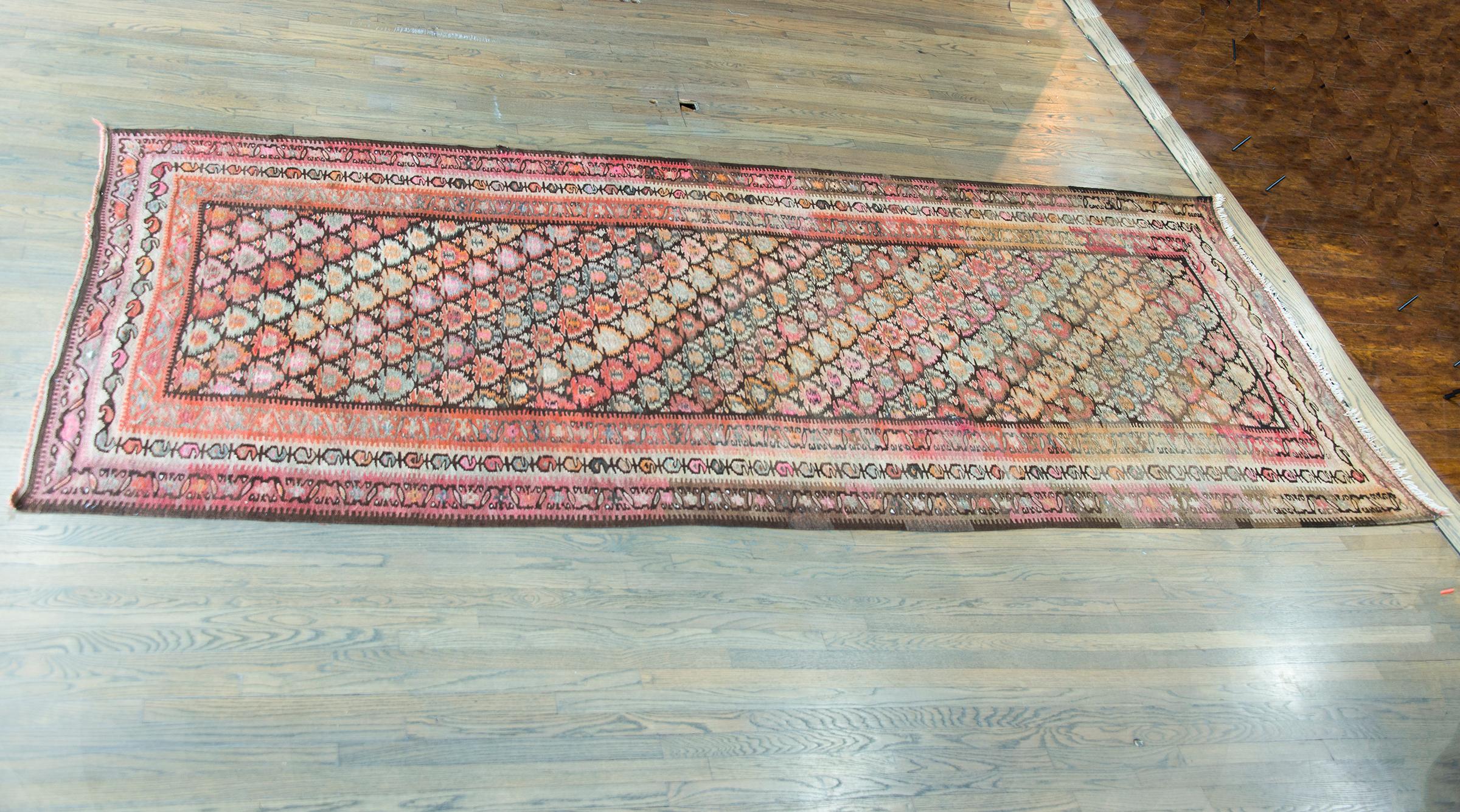 Rug & Kilim persan Qazvin du début du 20e siècle en vente 9