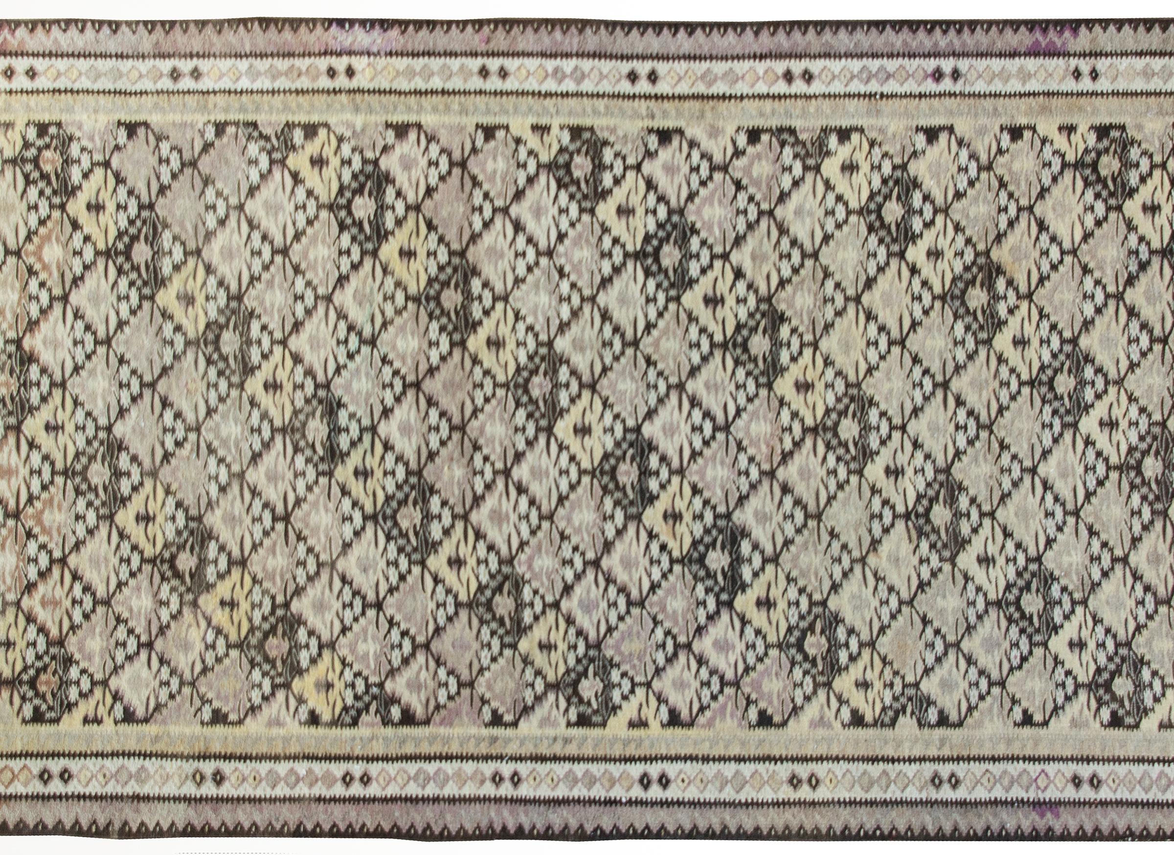 Hand-Woven Early 20th Century Persian Qazvin Kilim Rug For Sale