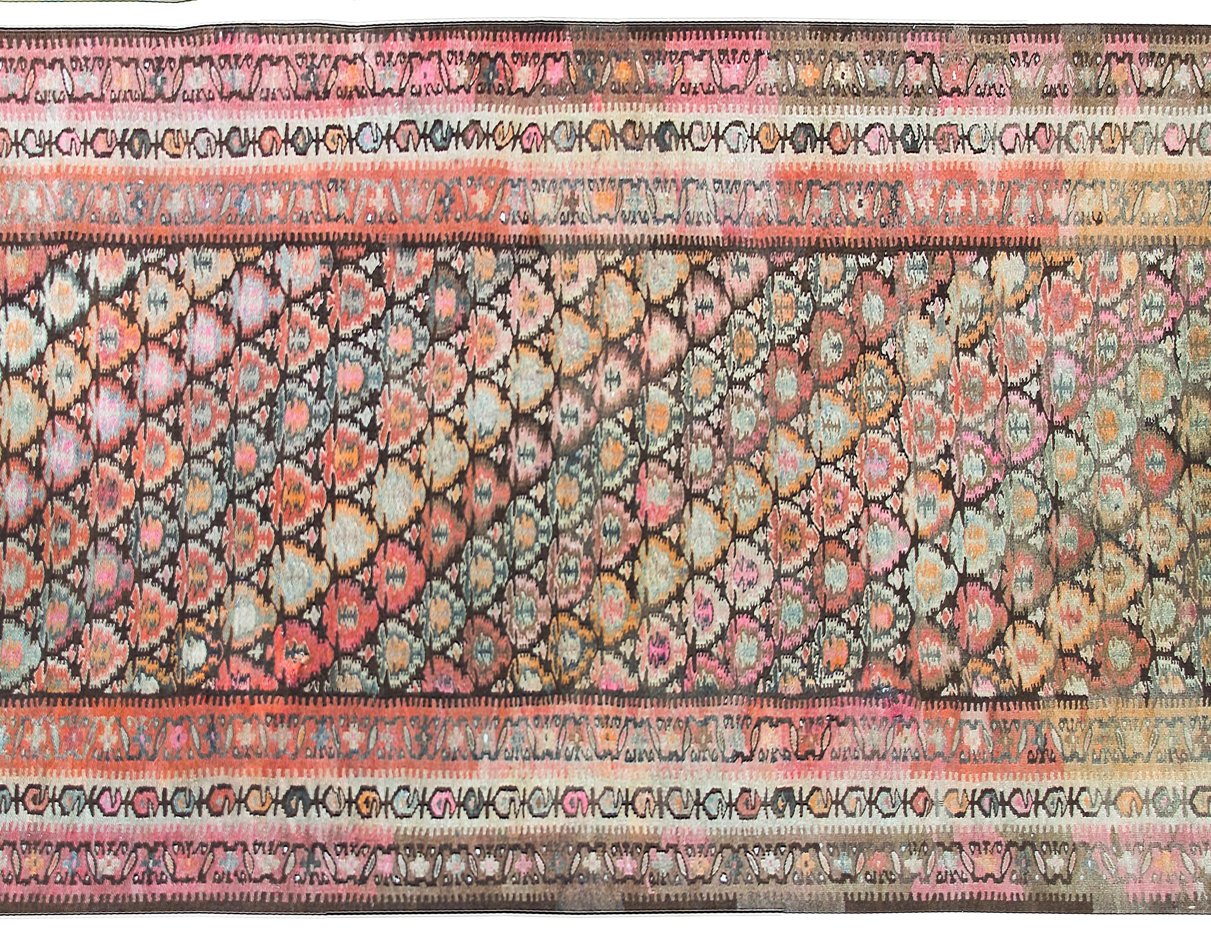 Perse Rug & Kilim persan Qazvin du début du 20e siècle en vente