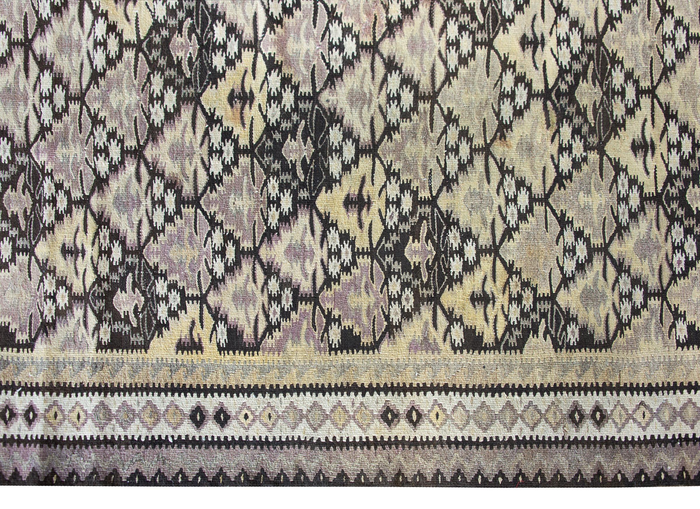 Tessuto a mano Rug & Kilim persiano dei primi del Novecento in vendita