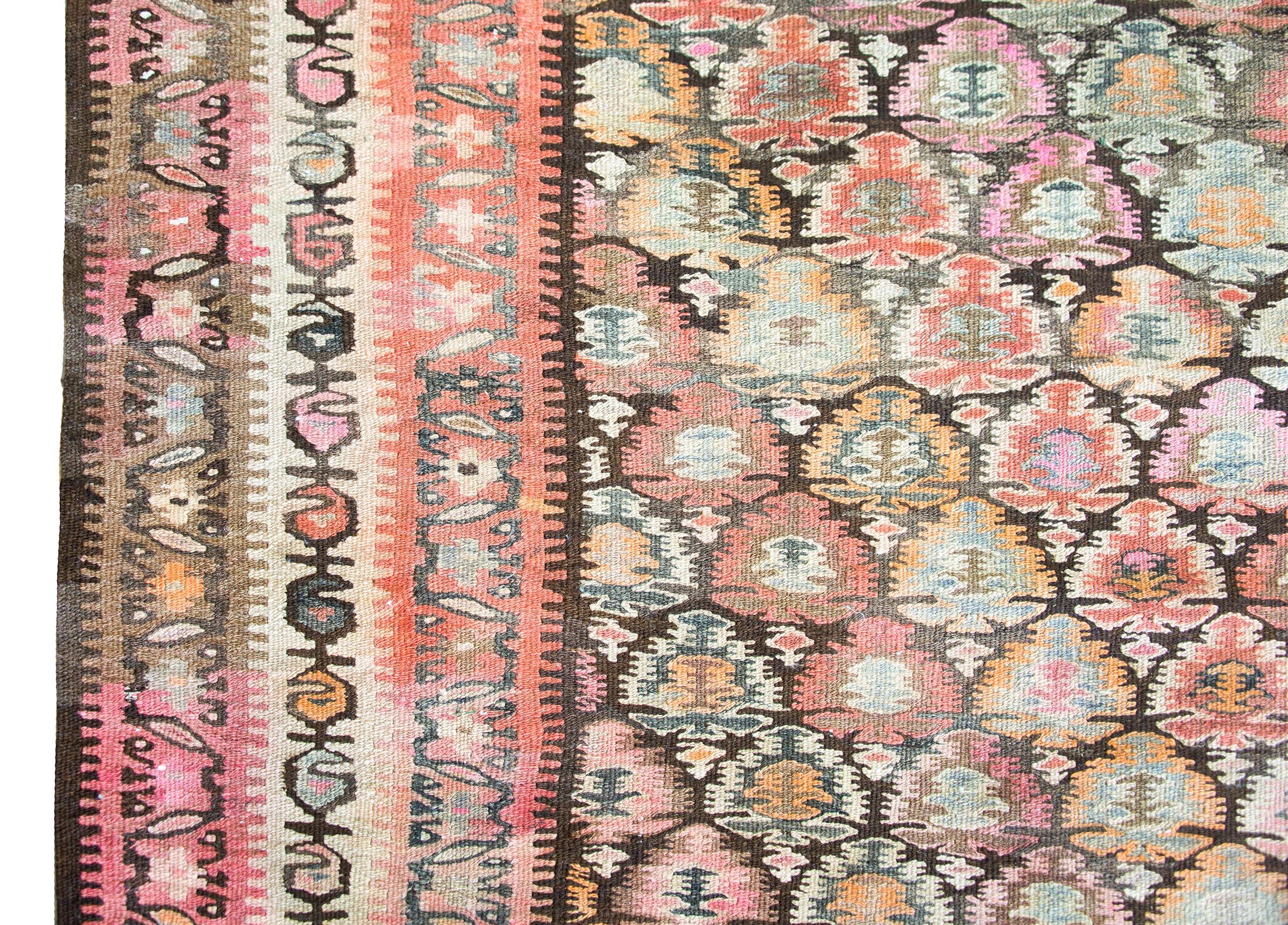 Milieu du XXe siècle Rug & Kilim persan Qazvin du début du 20e siècle en vente