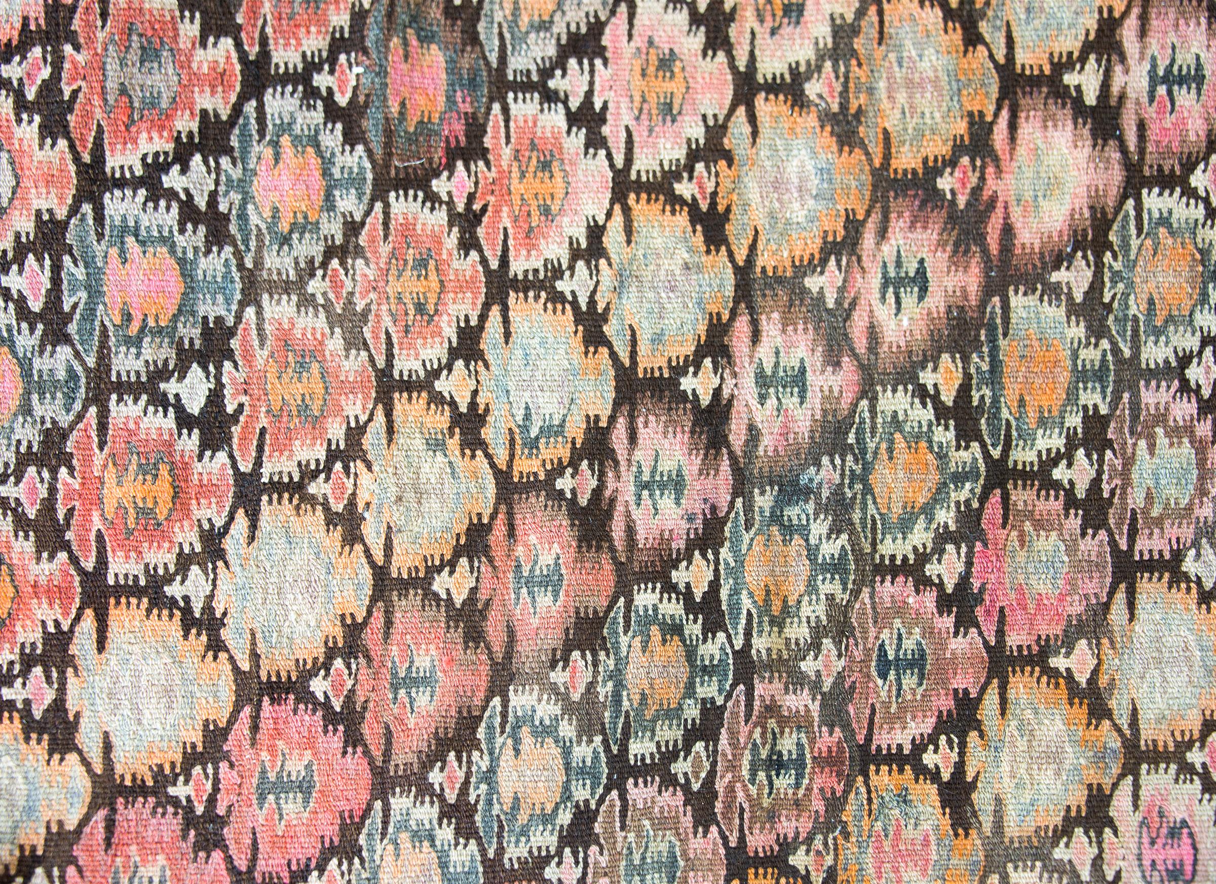 Laine Rug & Kilim persan Qazvin du début du 20e siècle en vente