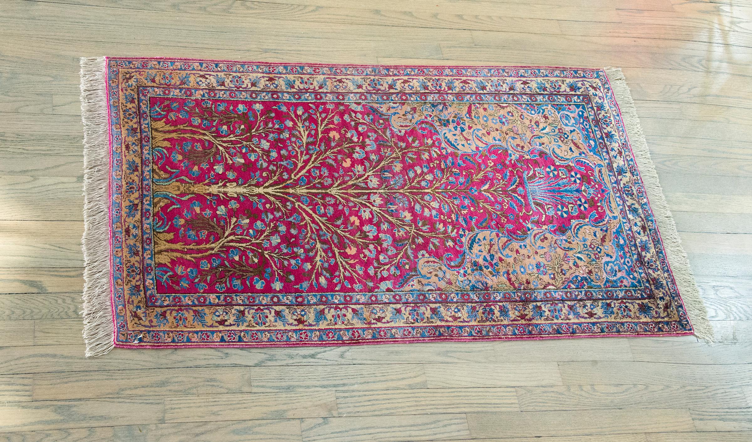 Persischer Qum-Seidengebetsteppich aus dem frühen 20. im Angebot 9