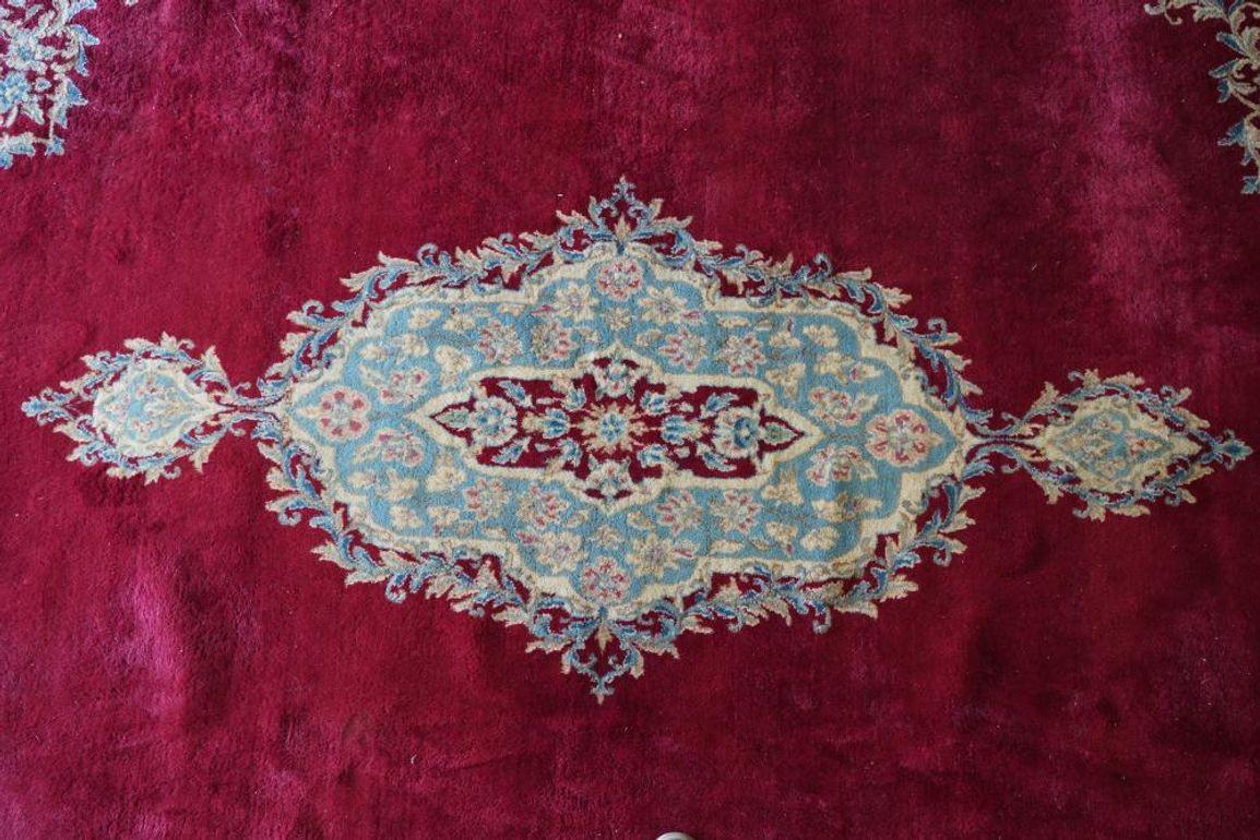 Tapis persan du début du 20e siècle avec motifs traditionnels en vente 4