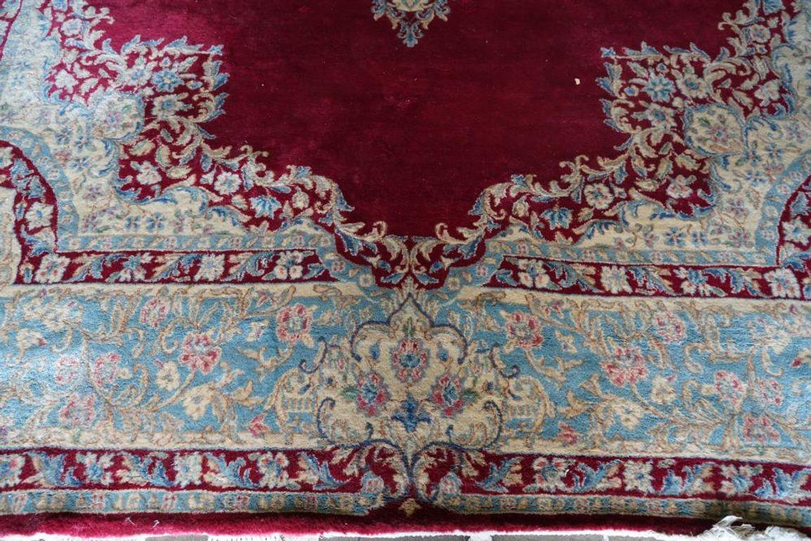 Early 20th Century Persian Rug w/ Traditional Motifs For Sale 3