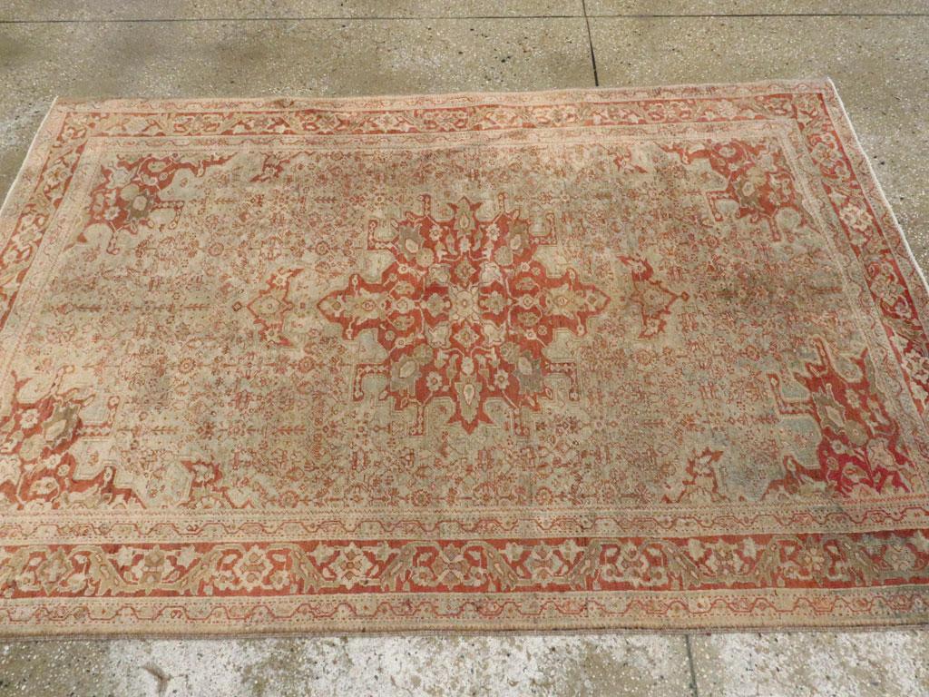 Early 20th Century Persian Sarouk Fereghan Accent Rug Excellent état - En vente à New York, NY