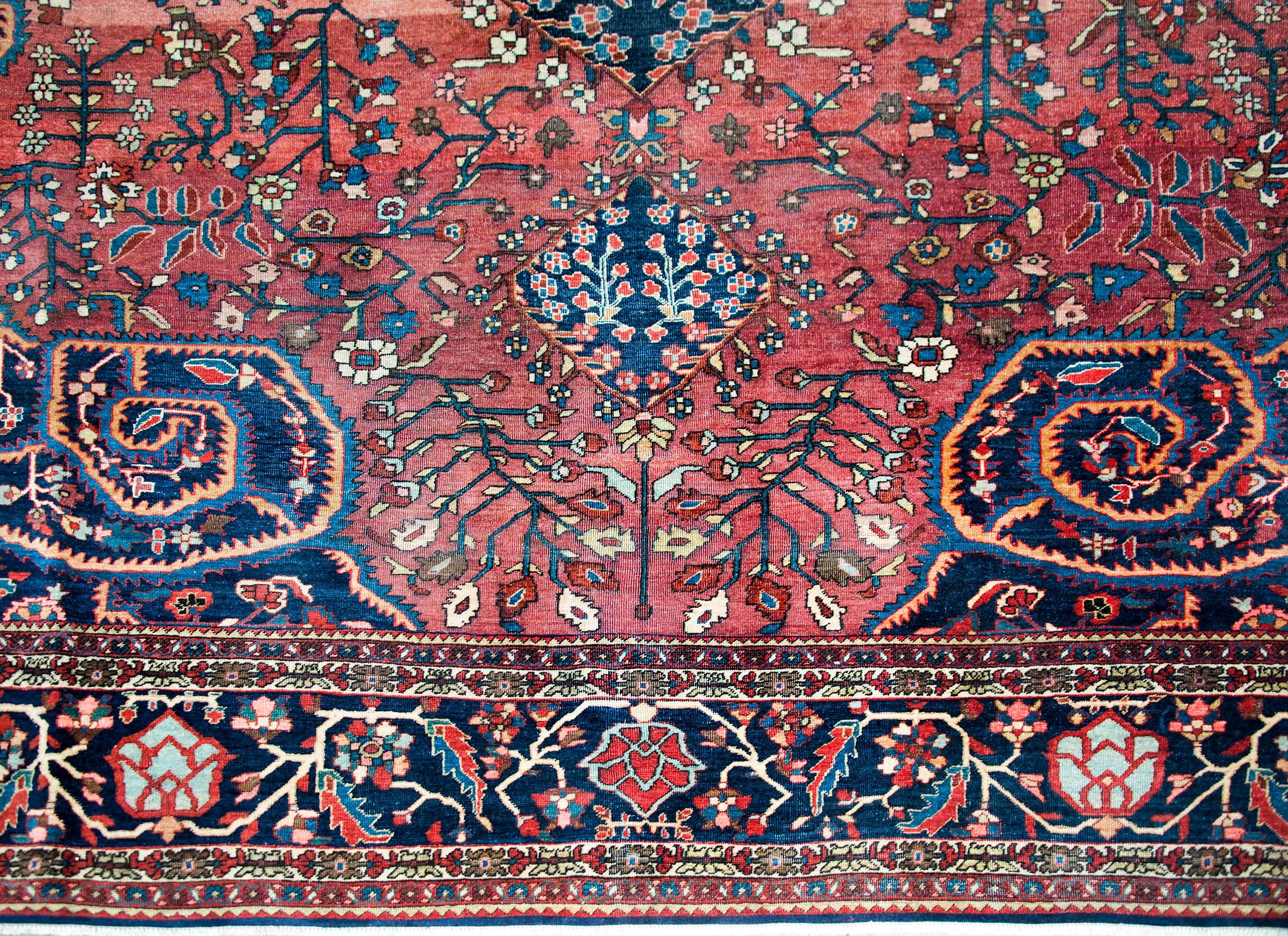 Early 20th Century Persian Sarouk Farahan Rug For Sale 5