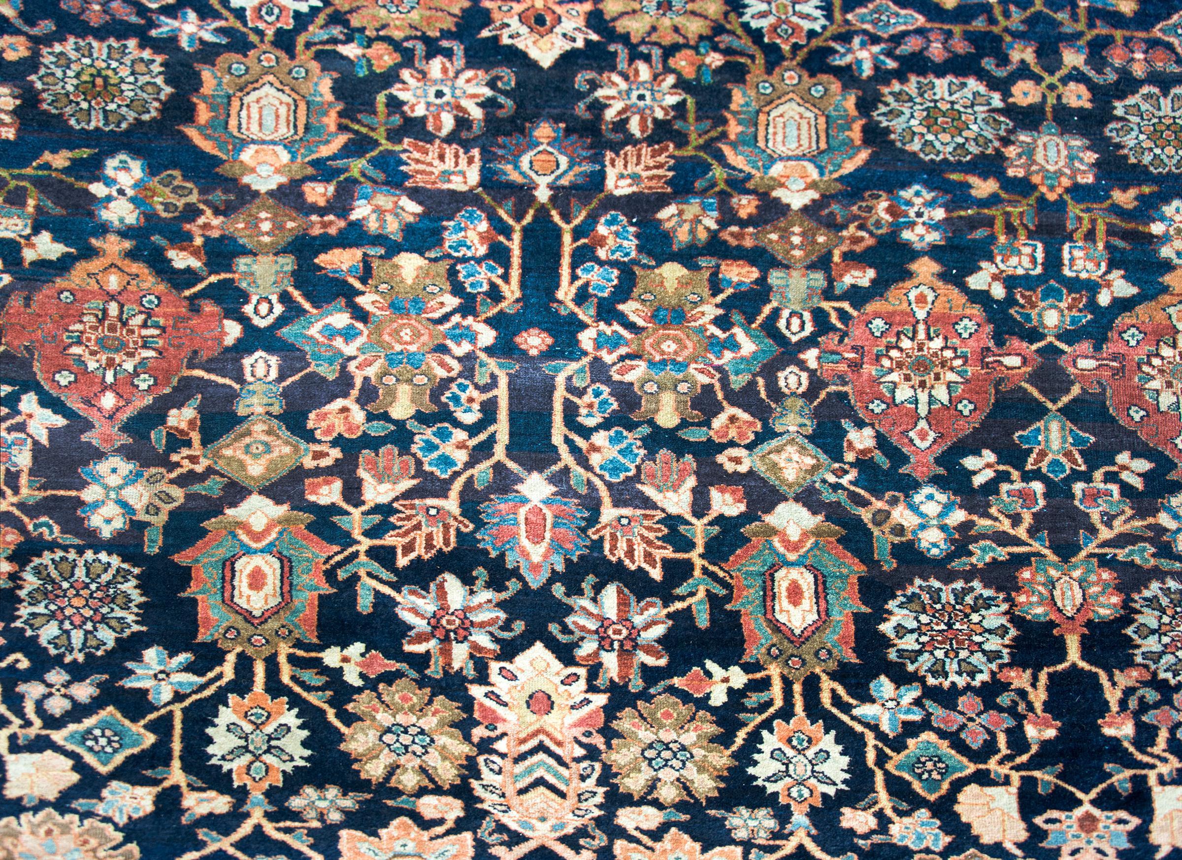 Early 20th Century Persian Sarouk Farahan Rug For Sale 5