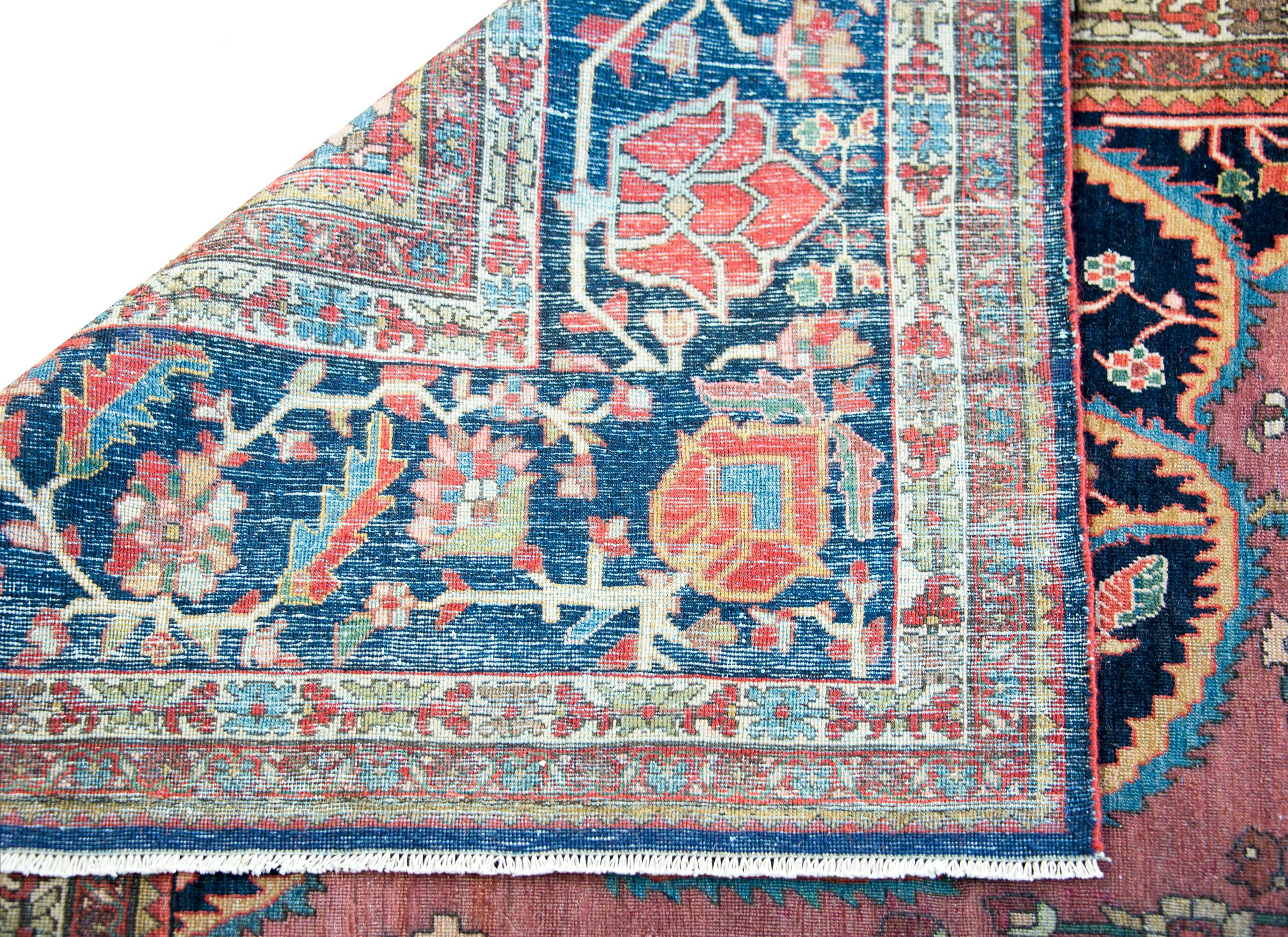 Early 20th Century Persian Sarouk Farahan Rug For Sale 7