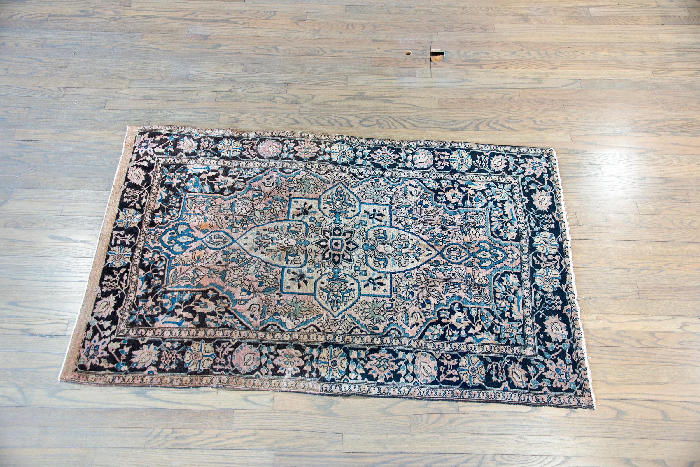 Early 20th Century Persian Sarouk Farahan Rug For Sale 9