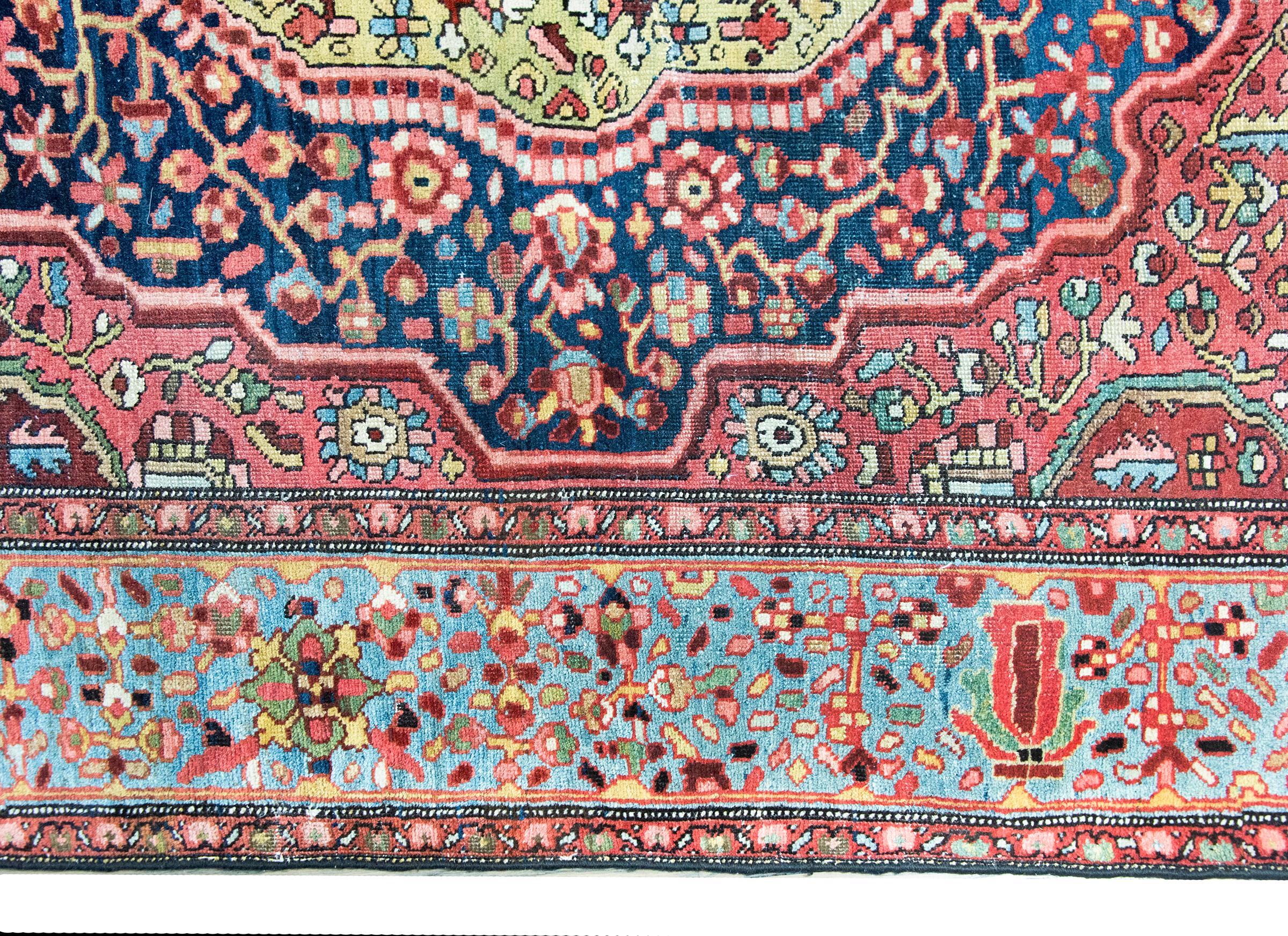 Tappeto persiano Sarouk Farahan dei primi del Novecento In condizioni buone in vendita a Chicago, IL