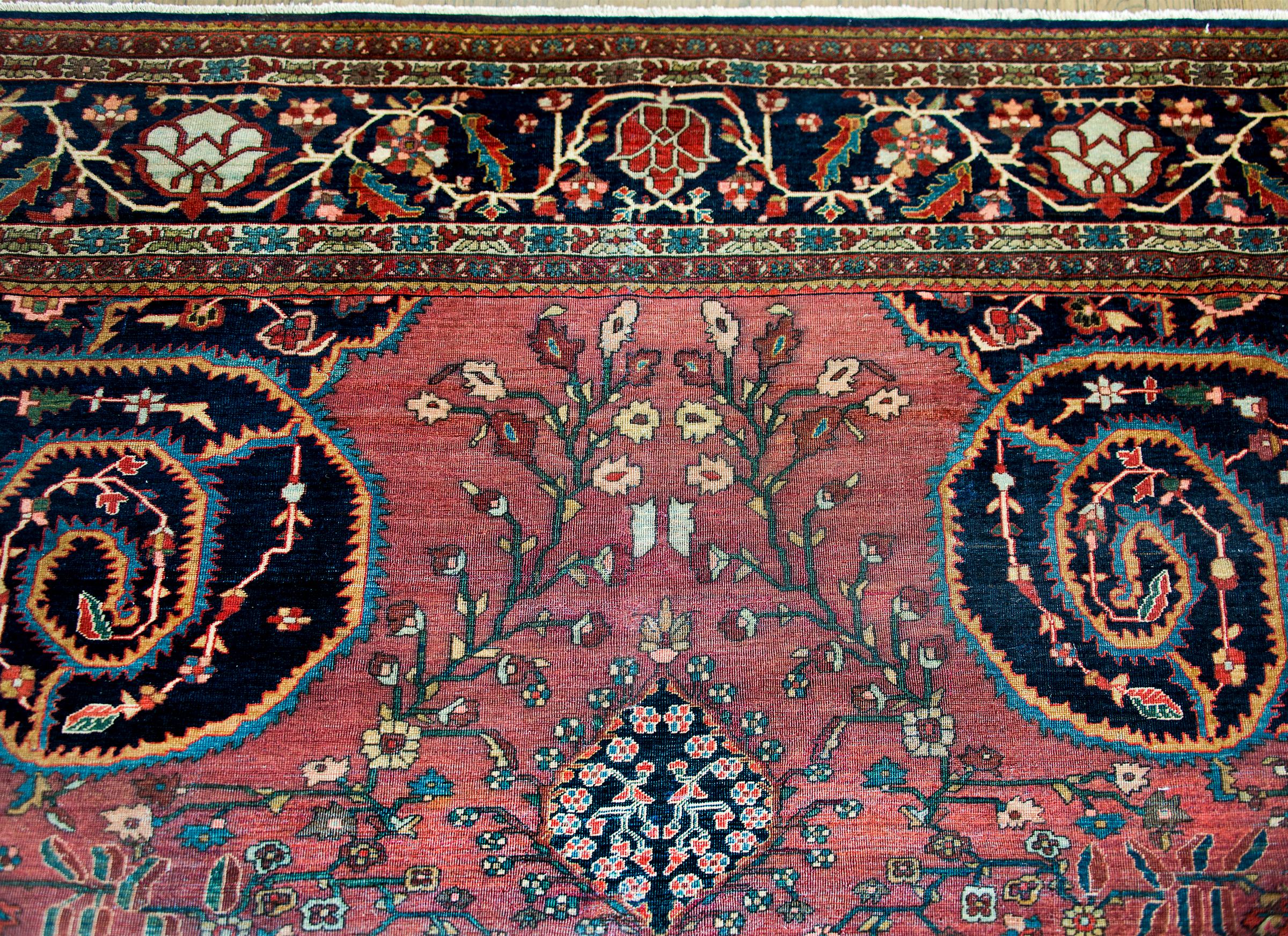 Early 20th Century Persian Sarouk Farahan Rug For Sale 3