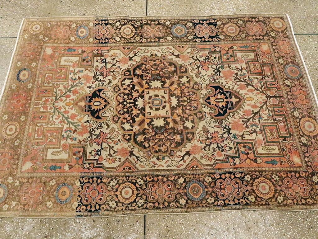 Persischer Sarouk Farahan-Überwurfteppich des frühen 20. Jahrhunderts (Wolle) im Angebot