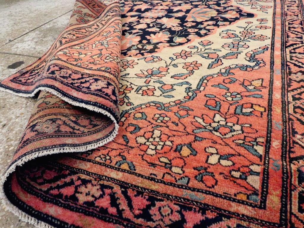 Persischer Sarouk Farahan-Überwurfteppich des frühen 20. Jahrhunderts im Angebot 1