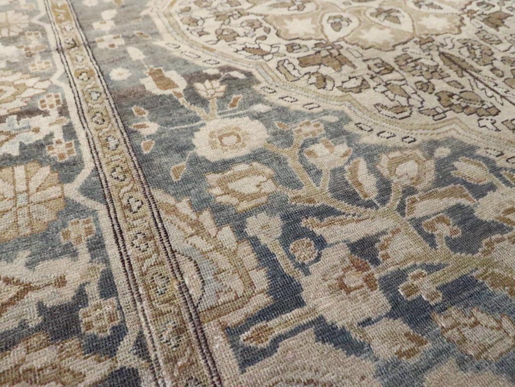 Sarouk Farahan Early 20th Century Persian Sarouk Fereghan Accent Rug en vente