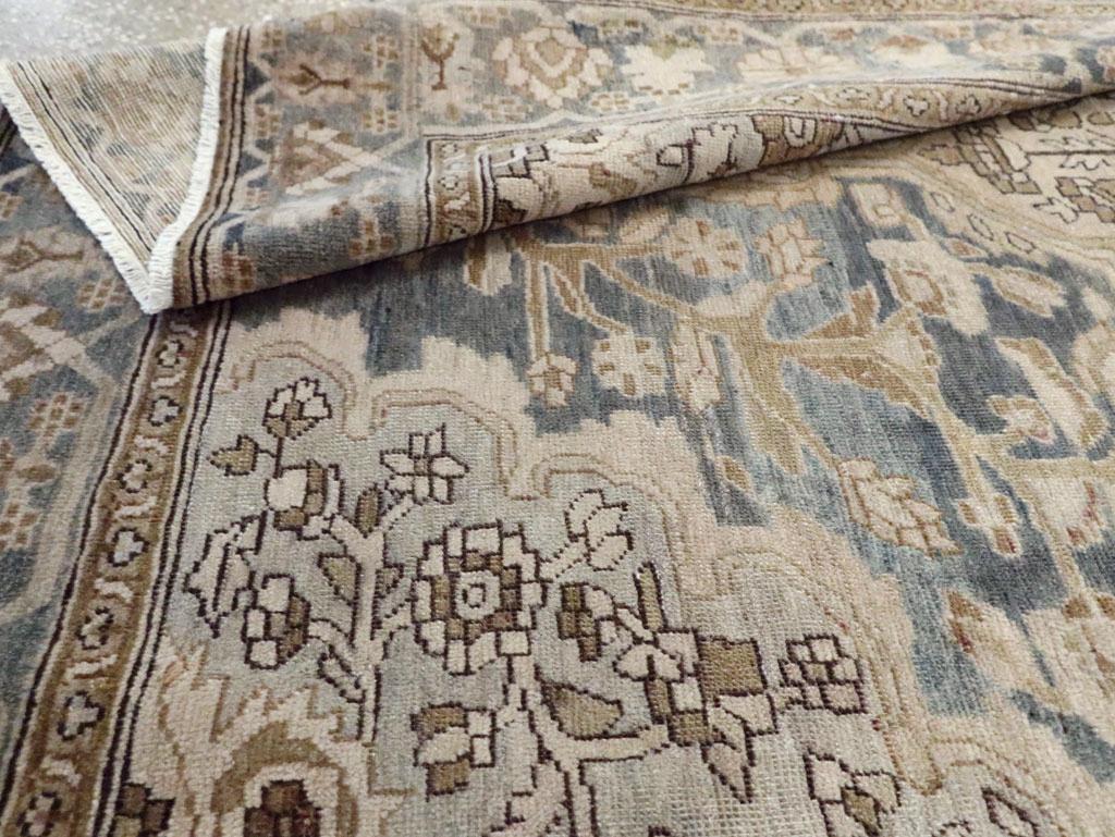 Laine Early 20th Century Persian Sarouk Fereghan Accent Rug en vente