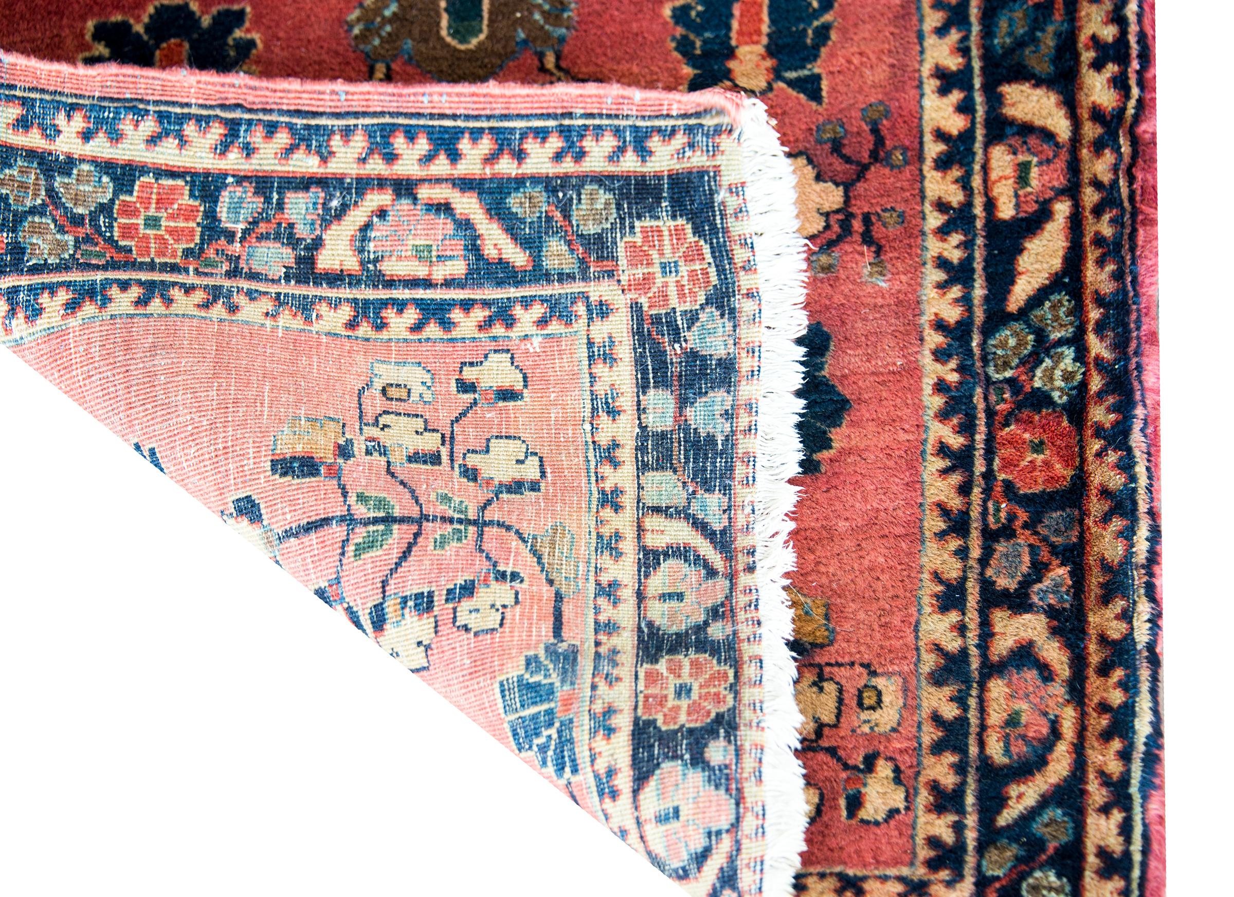 Early 20th Century Persian Sarouk  For Sale 4
