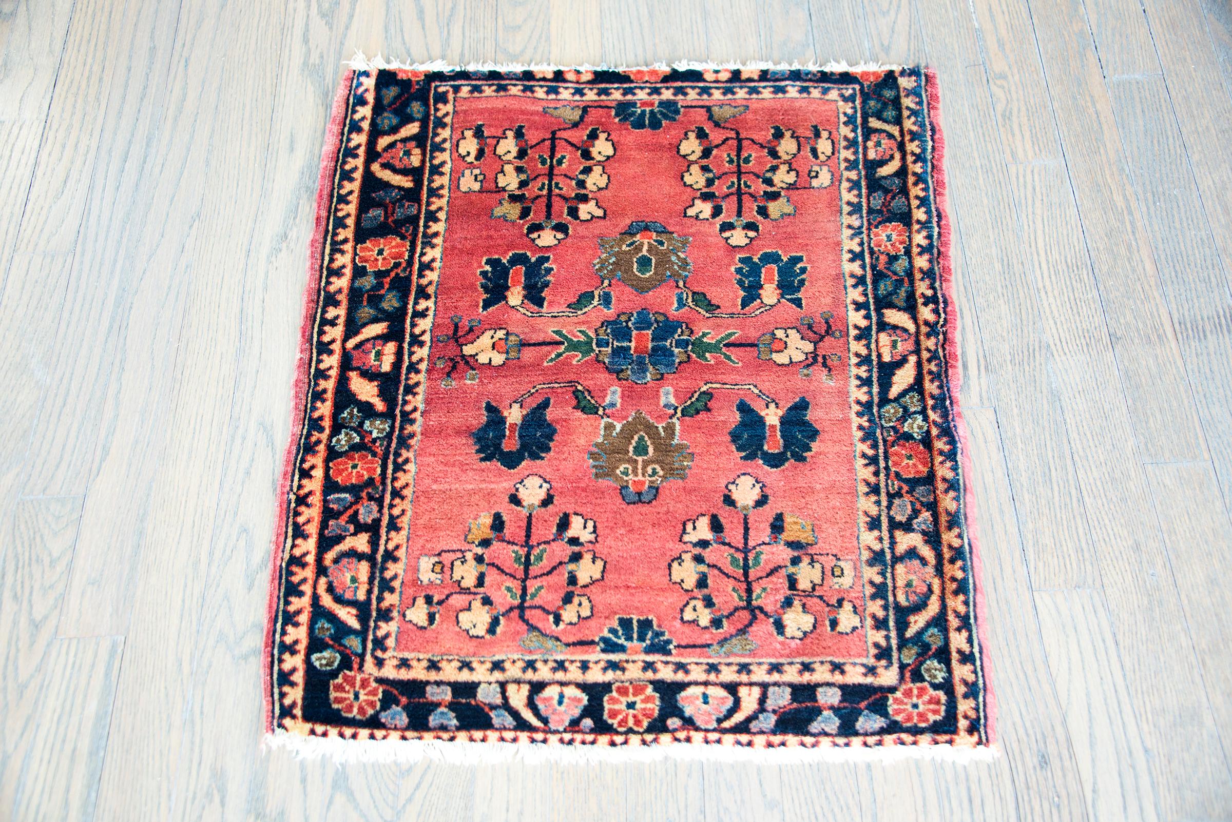 Early 20th Century Persian Sarouk  For Sale 5