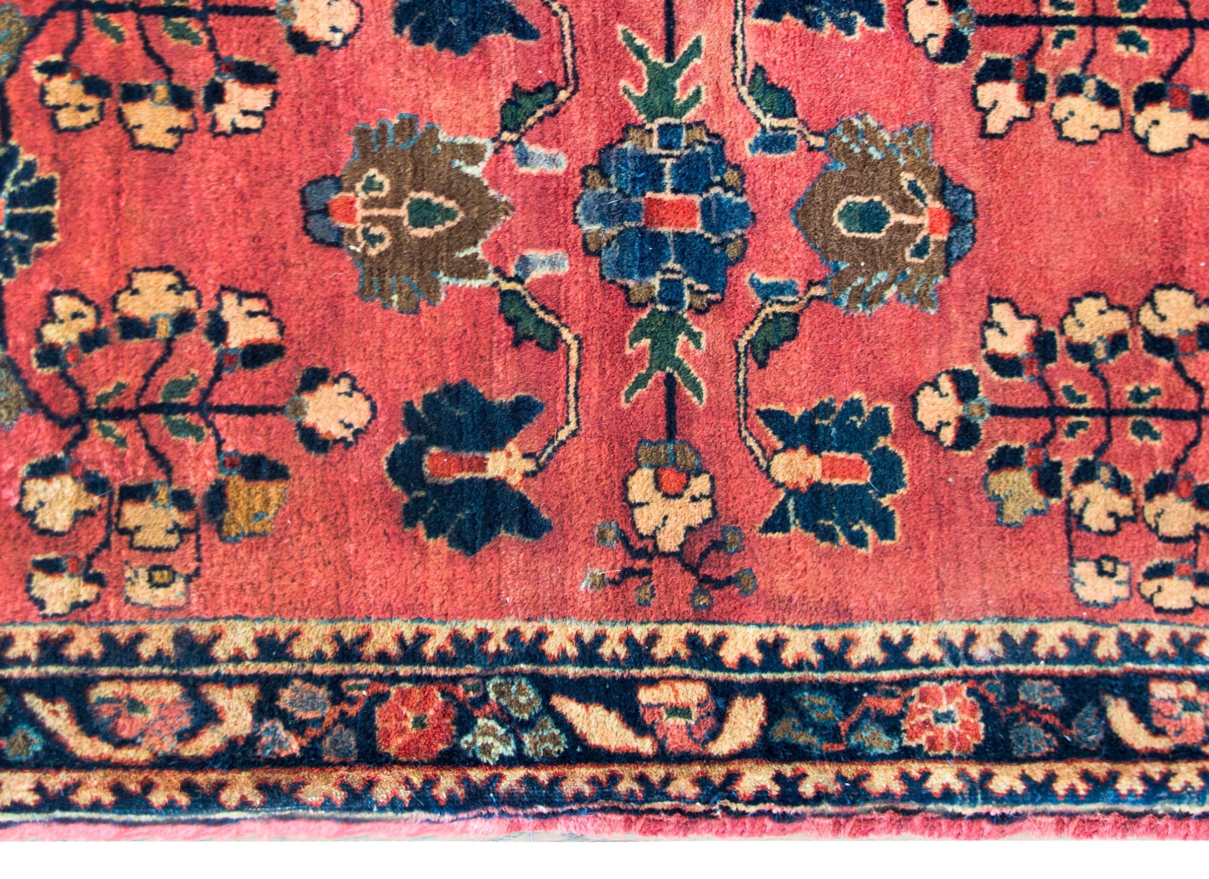 Early 20th Century Persian Sarouk  In Good Condition For Sale In Chicago, IL