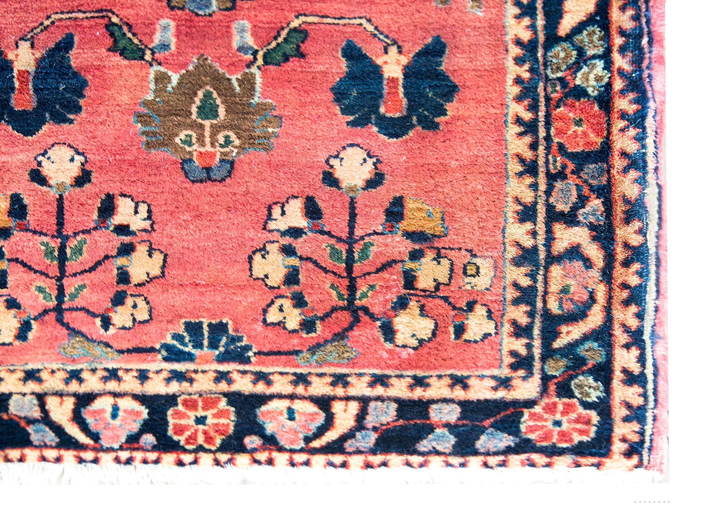 Early 20th Century Persian Sarouk  For Sale 3