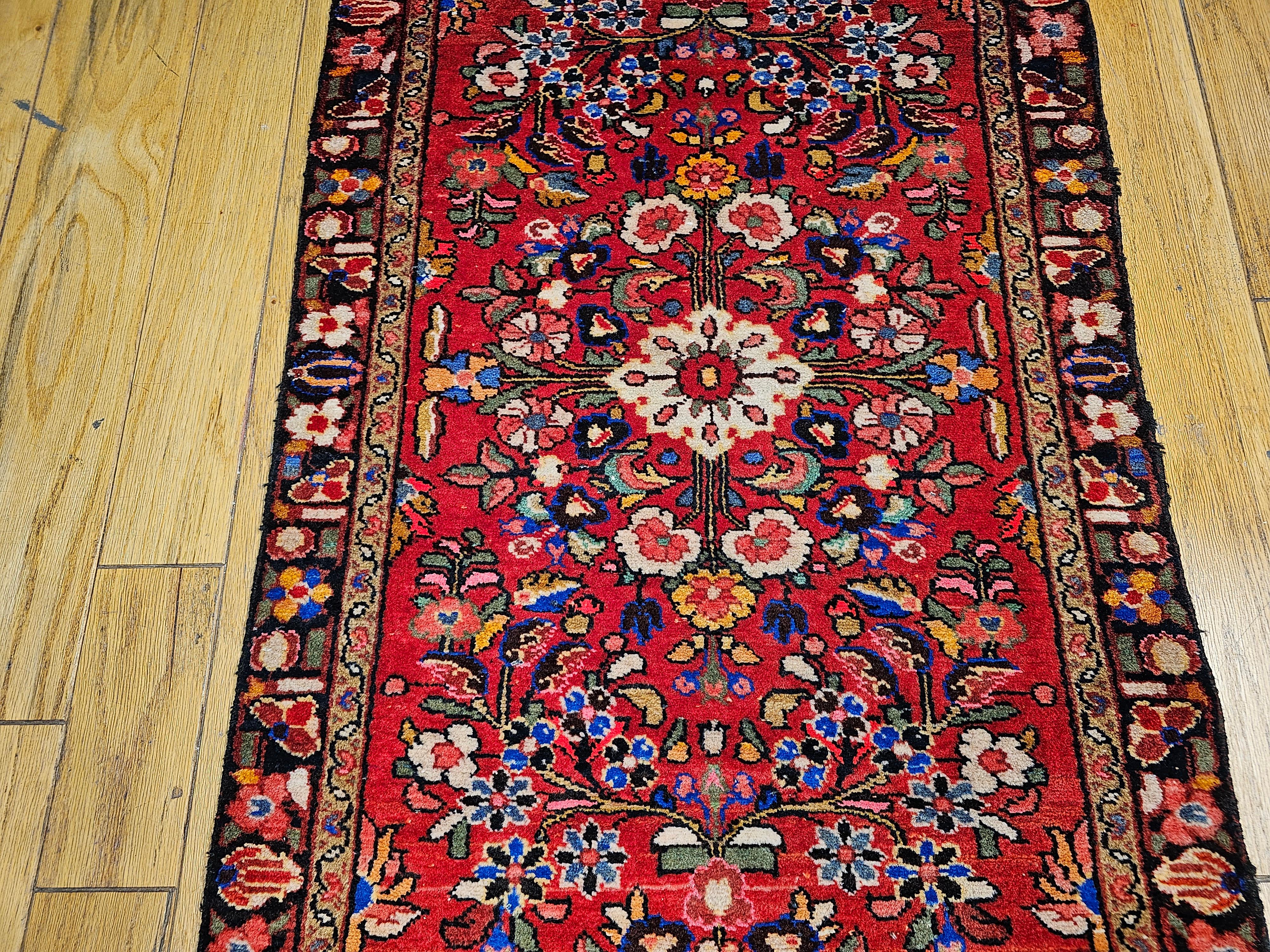 Persischer Sarouk- Lilien-Teppich aus dem frühen 20. Jahrhundert im Zustand „Gut“ im Angebot in Barrington, IL