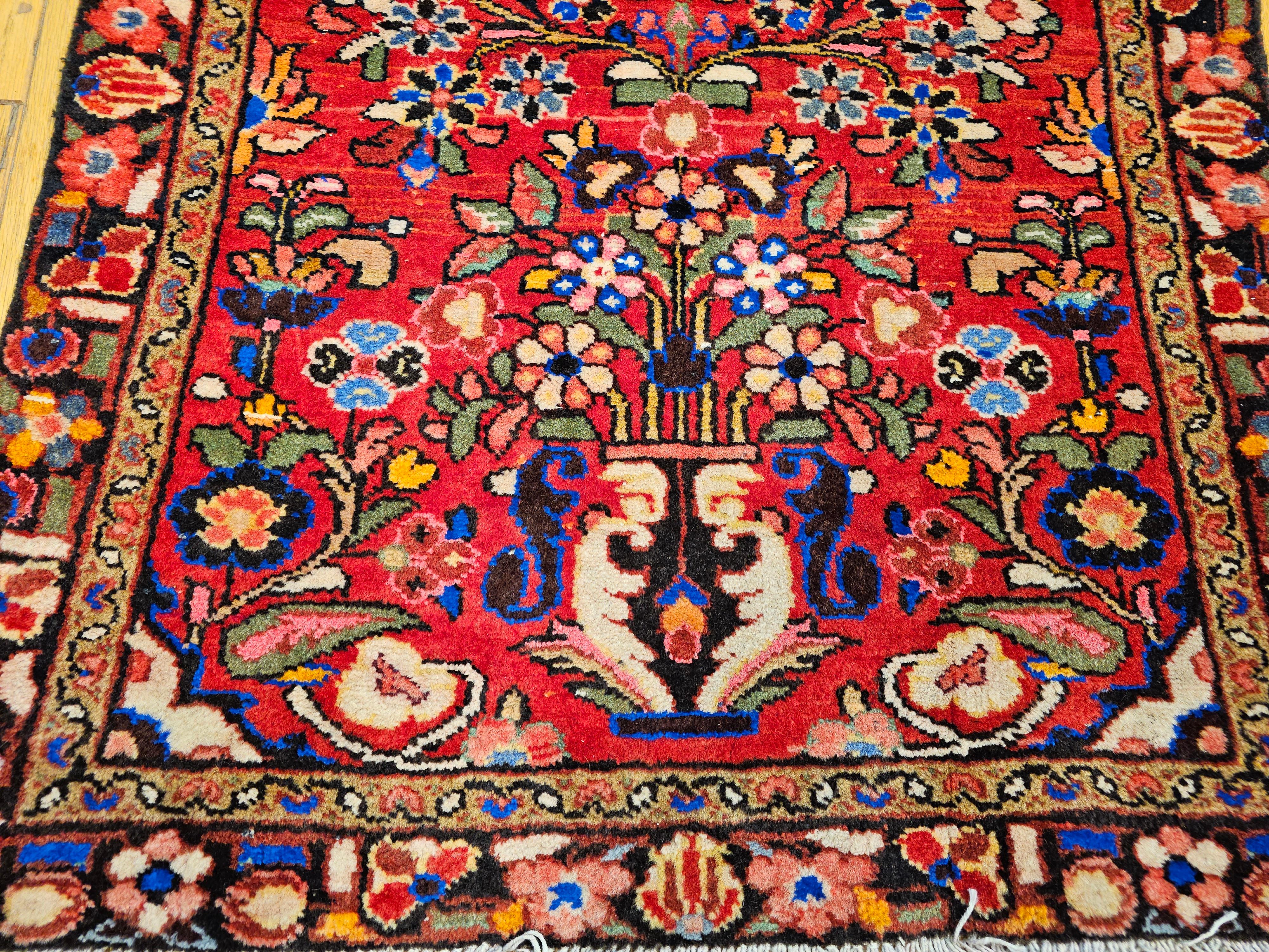 Persischer Sarouk- Lilien-Teppich aus dem frühen 20. Jahrhundert im Angebot 1