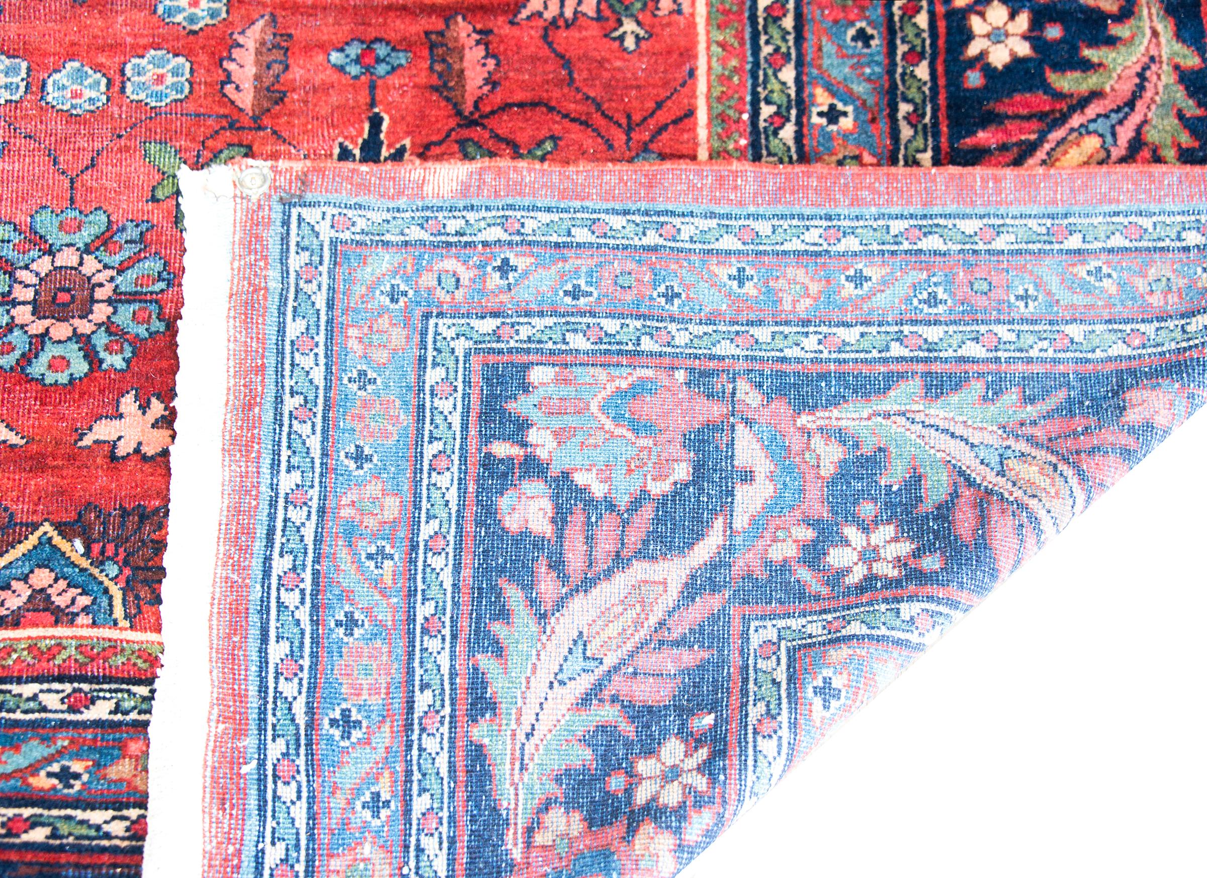 Early 20th Century Persian Sarouk Mahal Rug For Sale 7