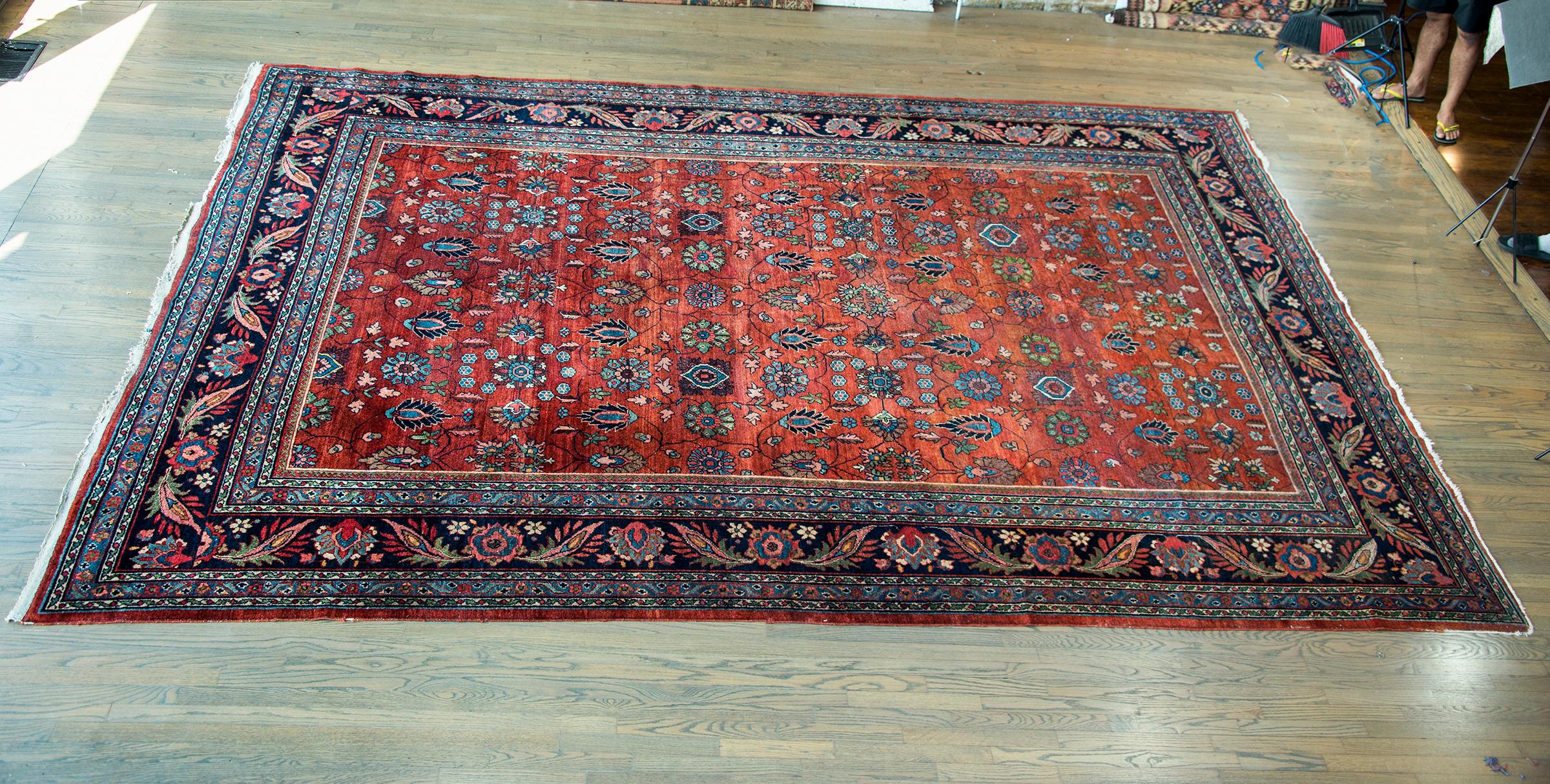 Early 20th Century Persian Sarouk Mahal Rug For Sale 8