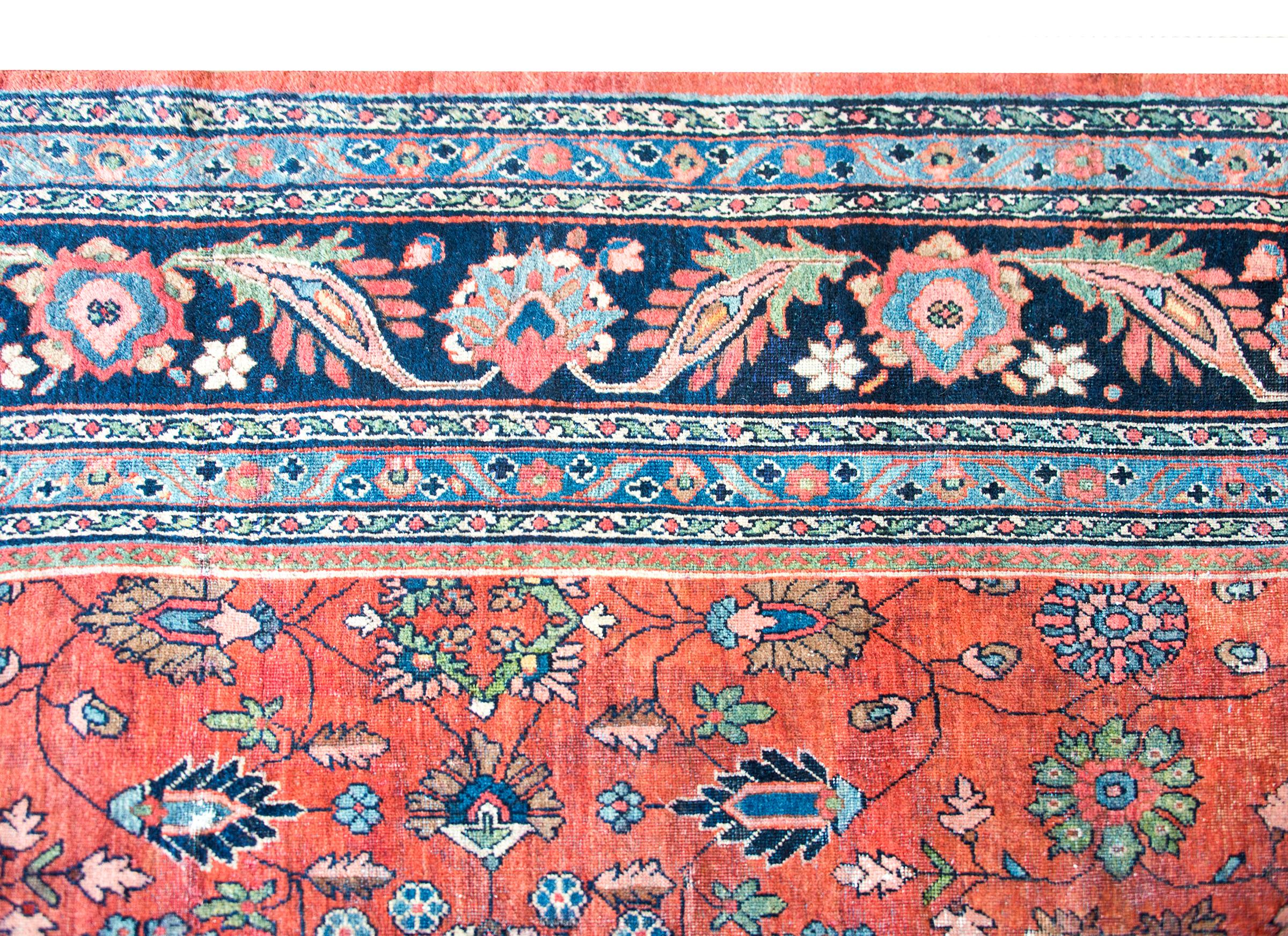 Early 20th Century Persian Sarouk Mahal Rug In Good Condition For Sale In Chicago, IL
