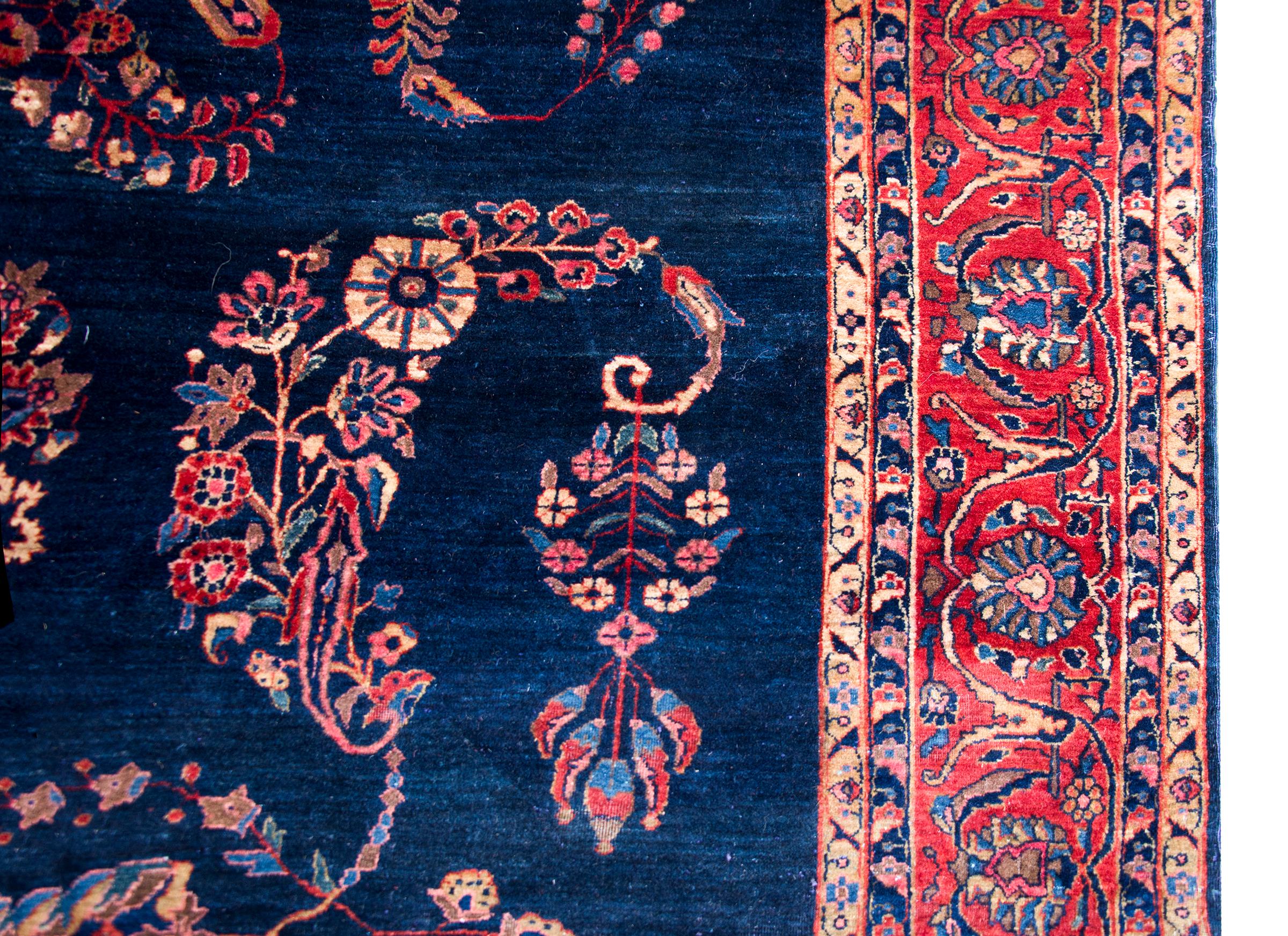 Early 20th Century Persian Sarouk Mohajeran Rug In Good Condition For Sale In Chicago, IL