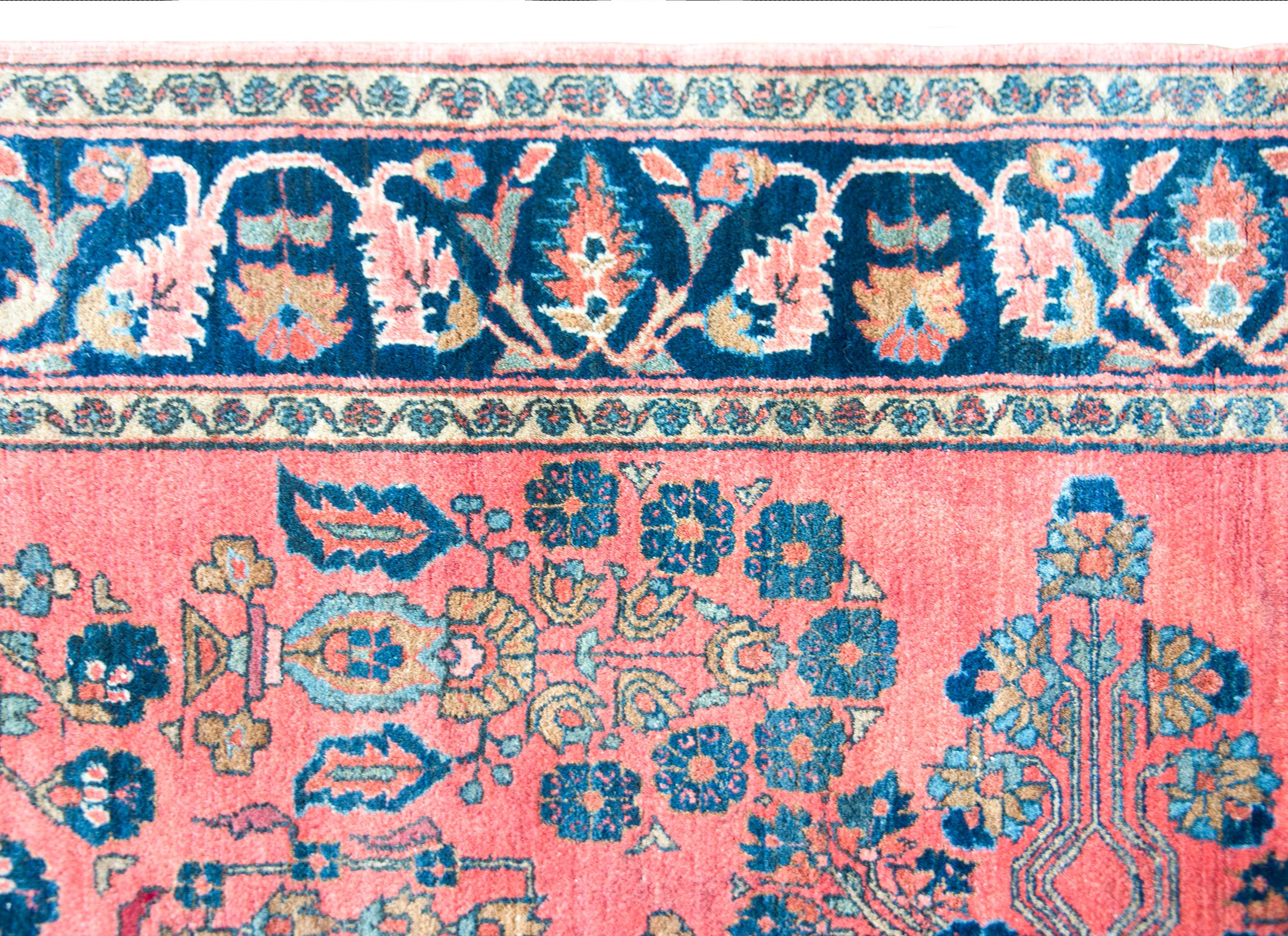Early 20th Century Persian Sarouk Rug For Sale 4