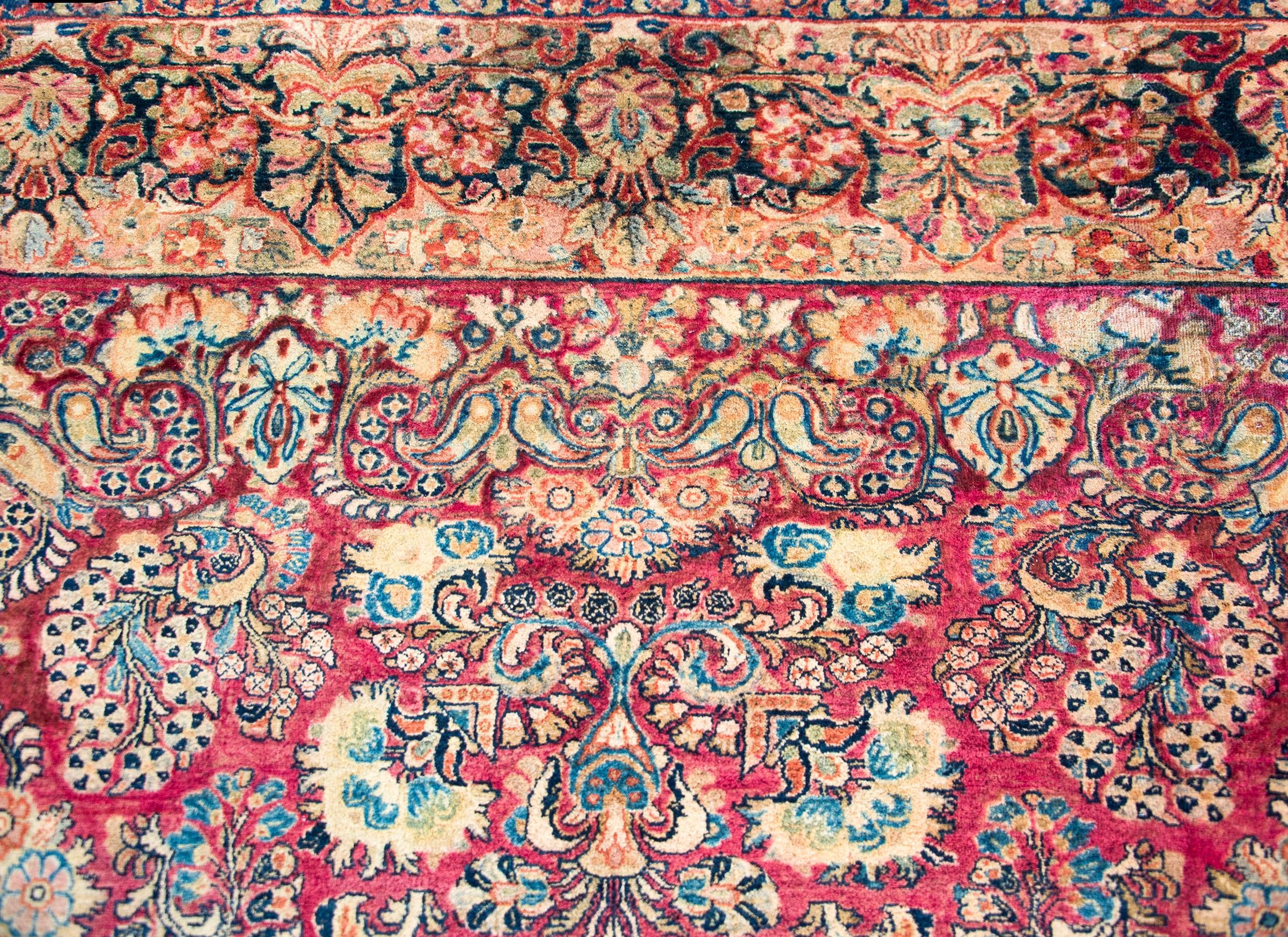 Early 20th Century Persian Sarouk Rug For Sale 4