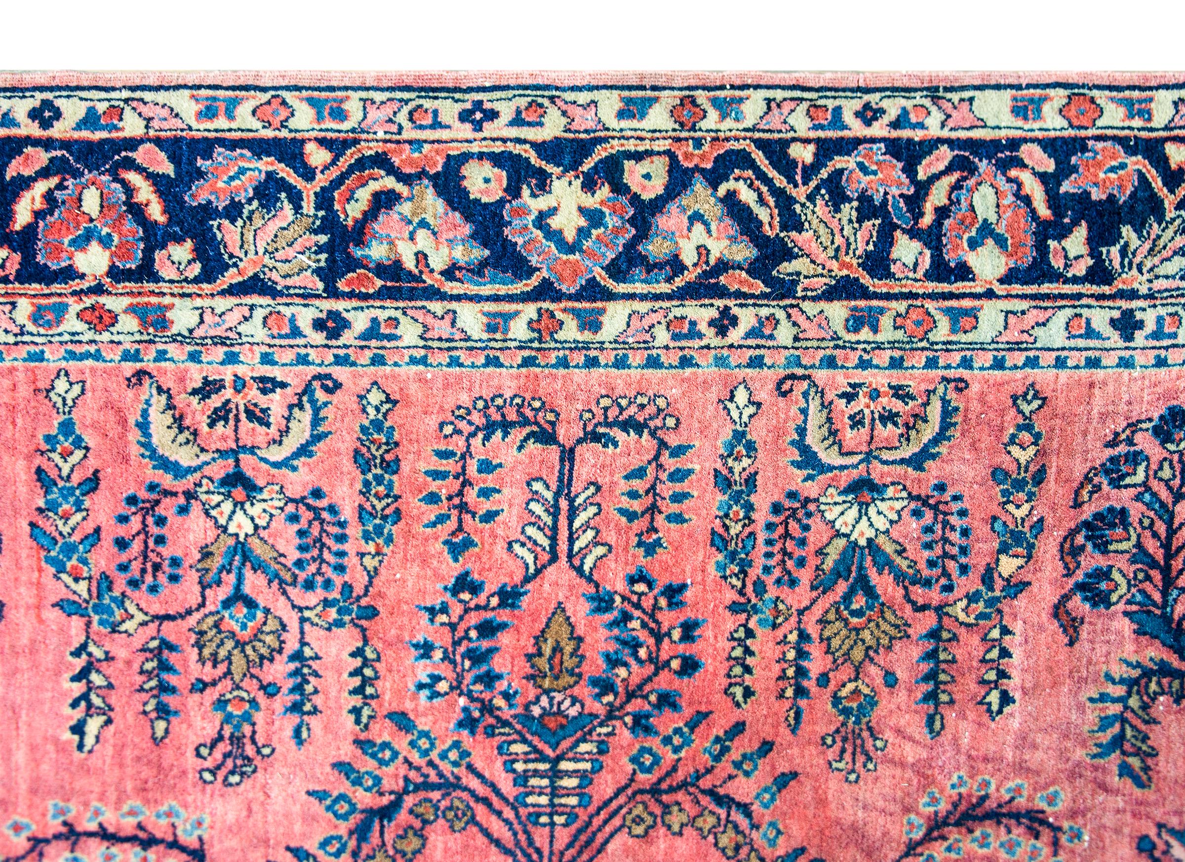 Early 20th Century Persian Sarouk Rug For Sale 6