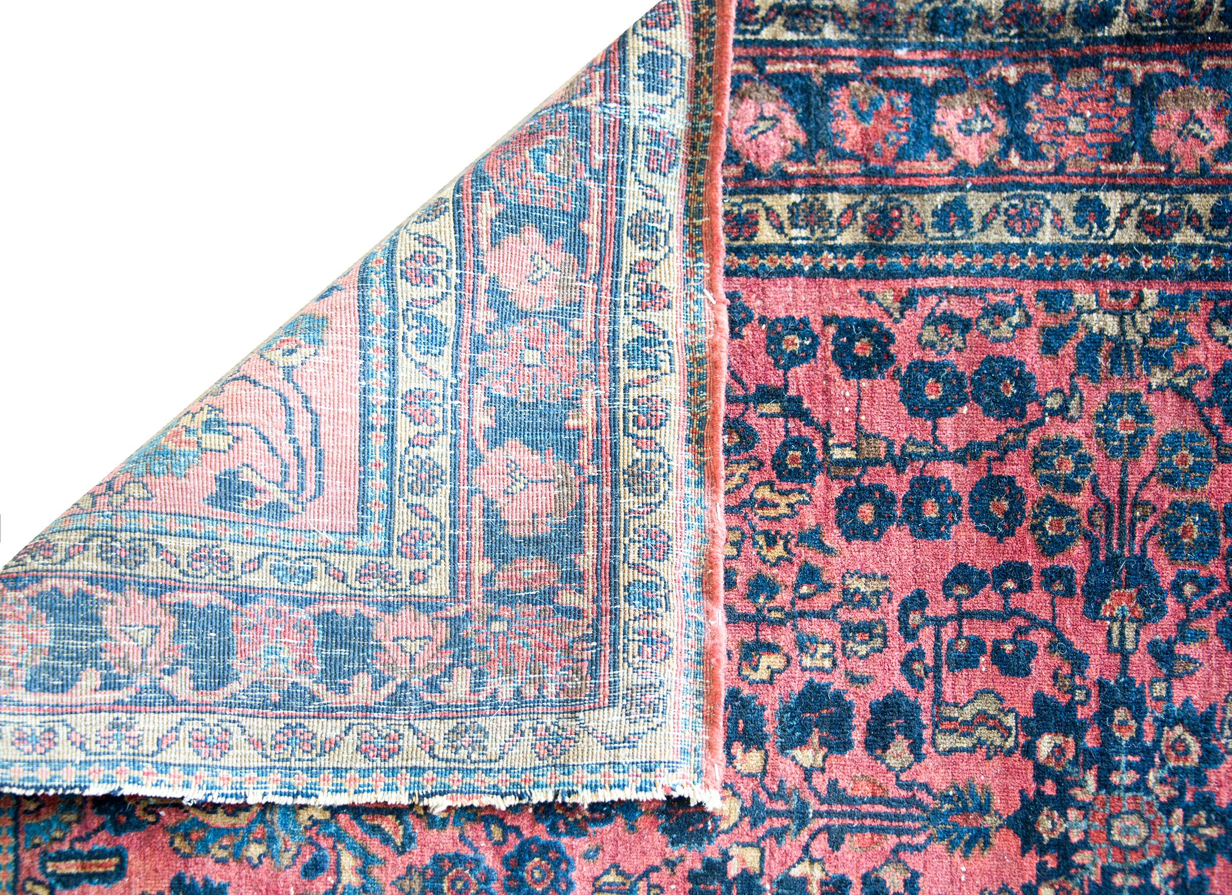 Early 20th Century Persian Sarouk Rug For Sale 6