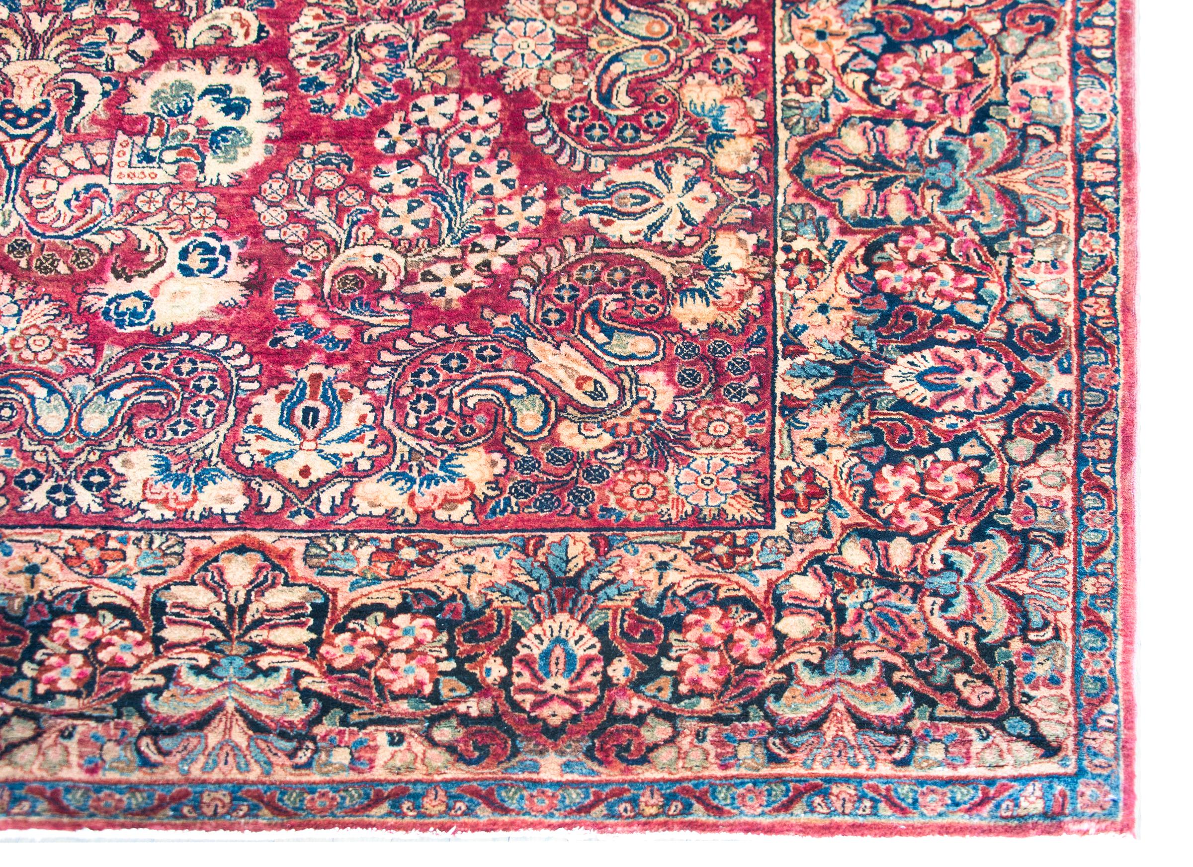 Early 20th Century Persian Sarouk Rug For Sale 5