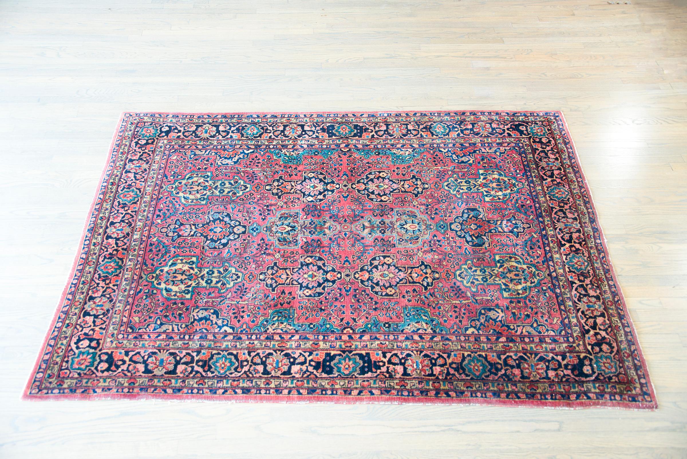 Early 20th Century Persian Sarouk Rug For Sale 7