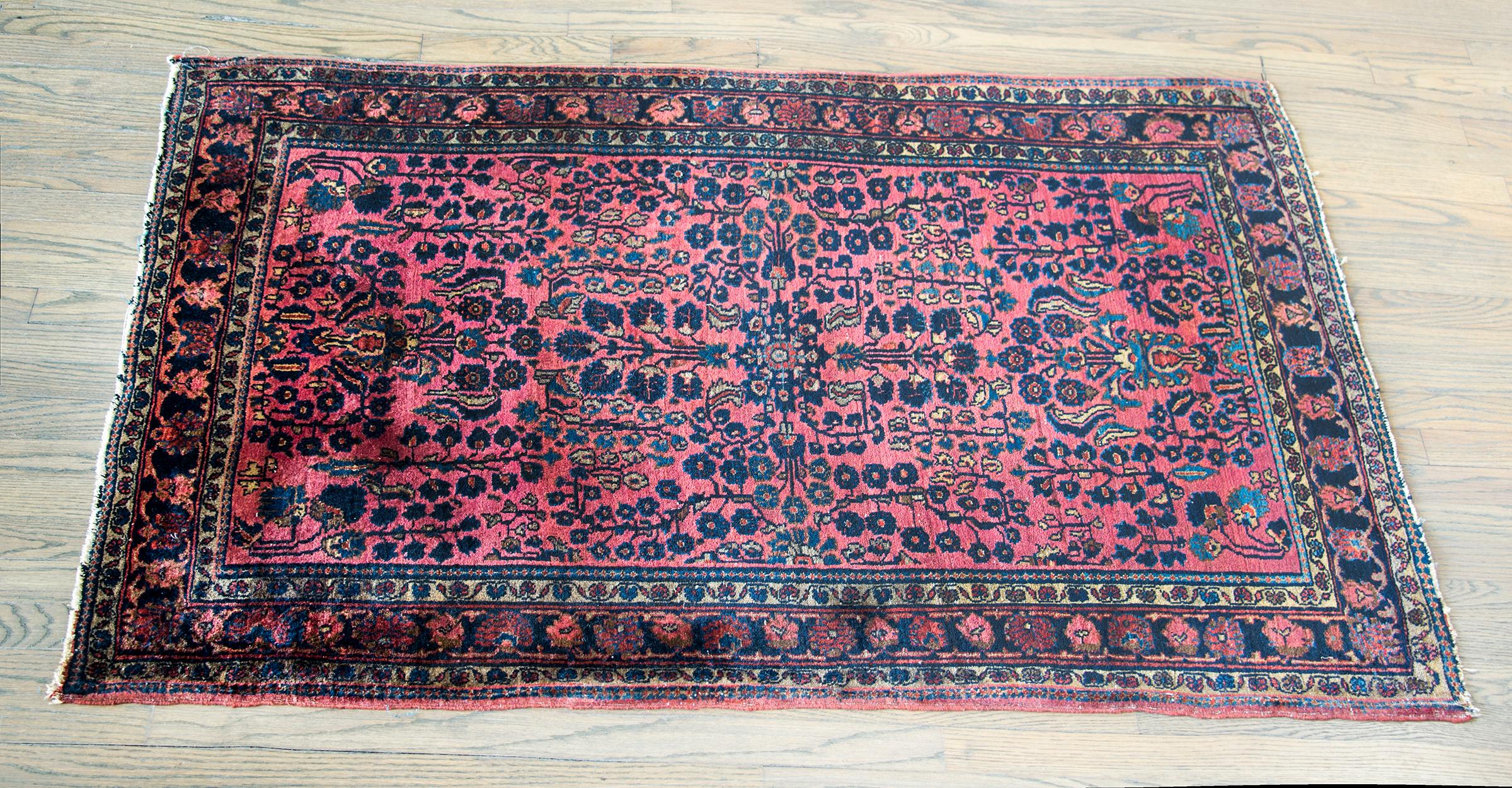 Early 20th Century Persian Sarouk Rug For Sale 7